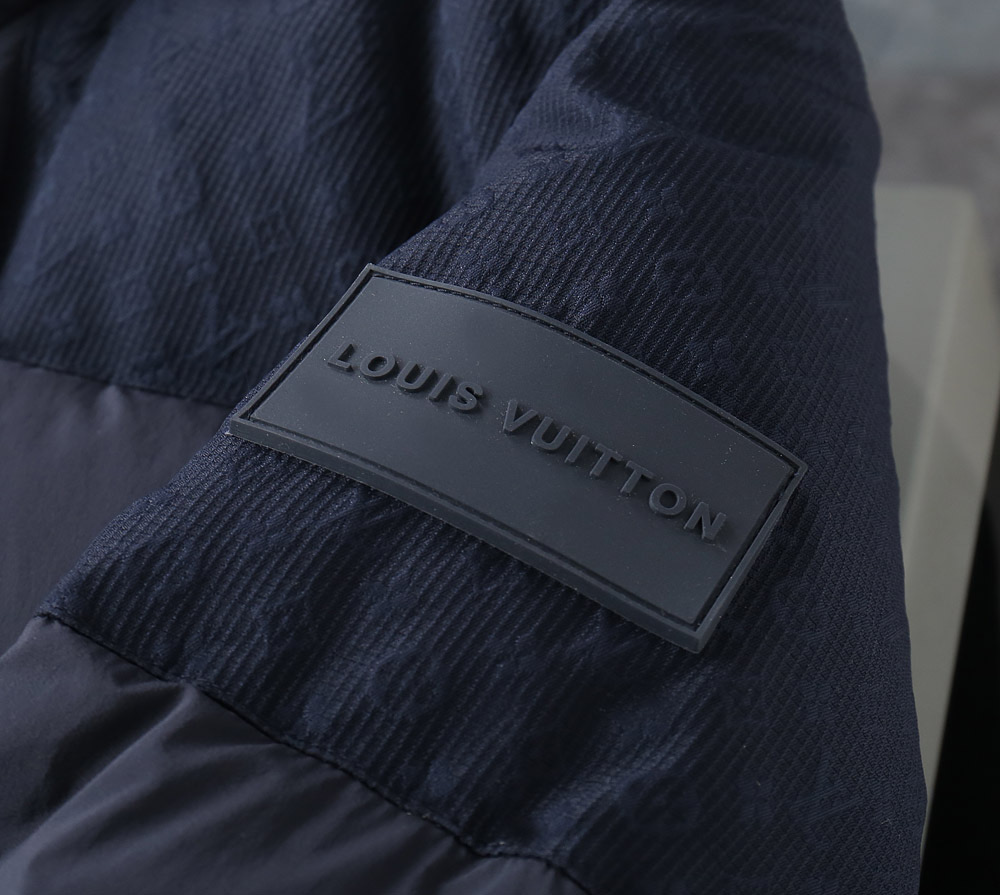 LV 高仿深藍羽絨外套 簡約連帽設計 冬季保暖精品款｜歐美奢侈品精品推薦