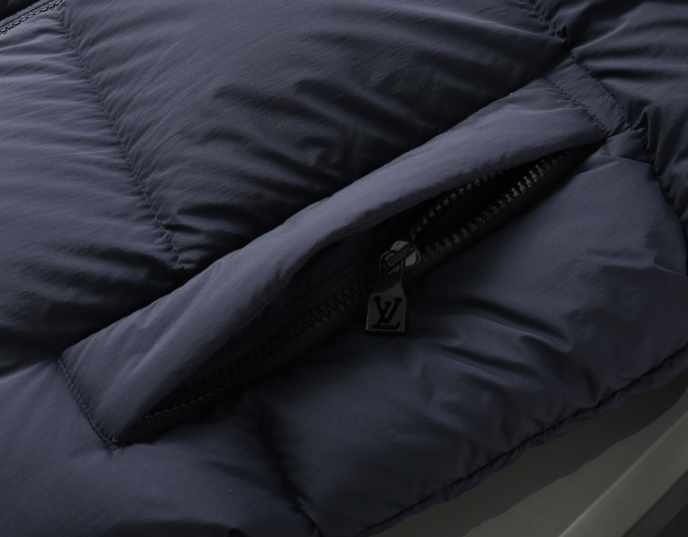 LV 高仿深藍羽絨外套 簡約連帽設計 冬季保暖精品款｜歐美奢侈品精品推薦