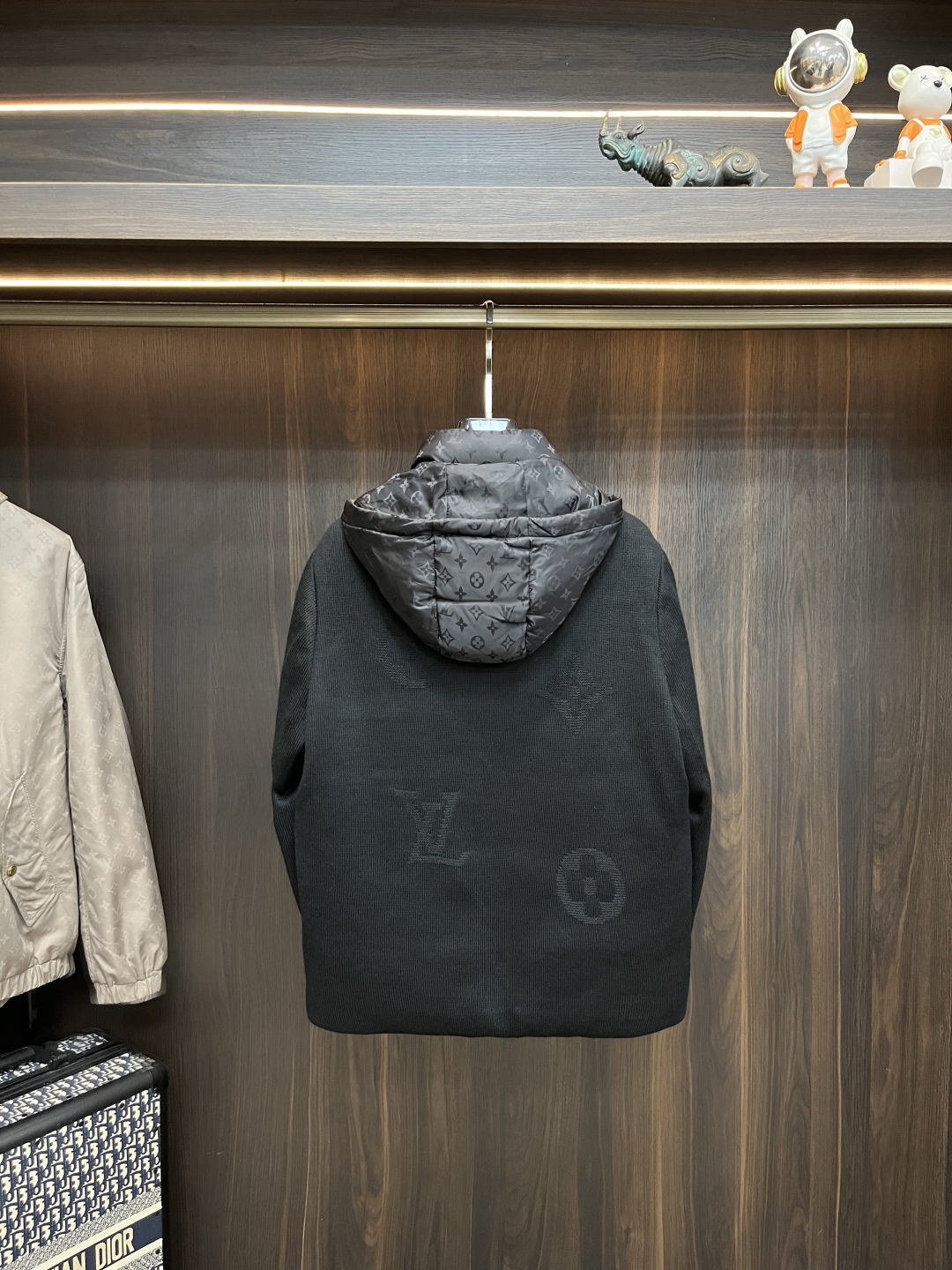 LV 原單混料老花羽絨外套 針織拼接袖設計 高端保暖款｜歐美奢侈品精品推薦