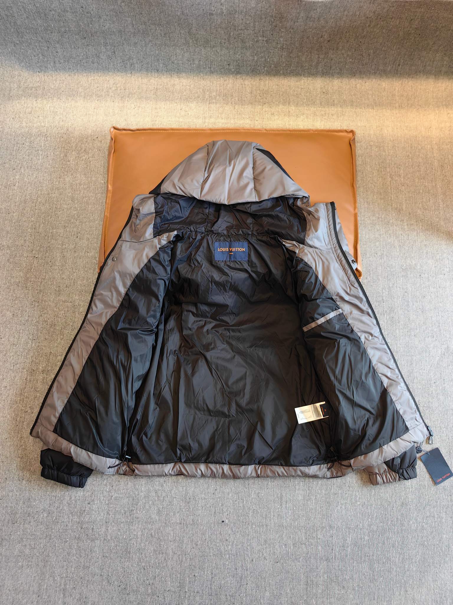 LV 精品仿製拼接羽絨外套 立體Monogram幾何設計 保暖時尚