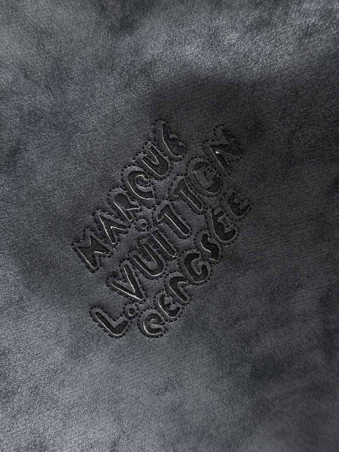 LV高仿麂皮外套黑灰色款 原單製作立領設計 秋冬一比一真實對版 男士質感夾克推薦｜歐美奢侈品精品推薦