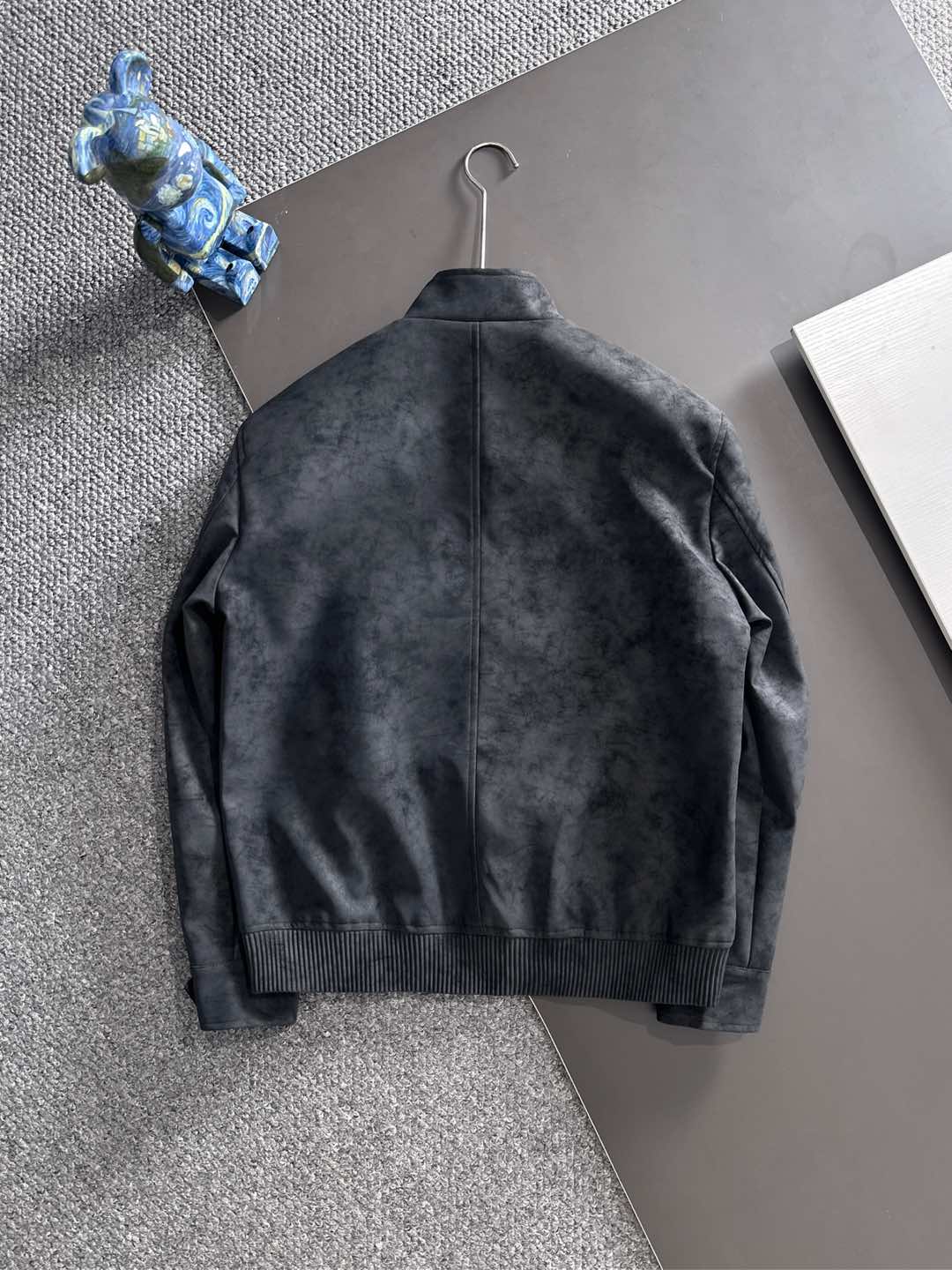 LV高仿麂皮外套黑灰色款 原單製作立領設計 秋冬一比一真實對版 男士質感夾克推薦｜歐美奢侈品精品推薦