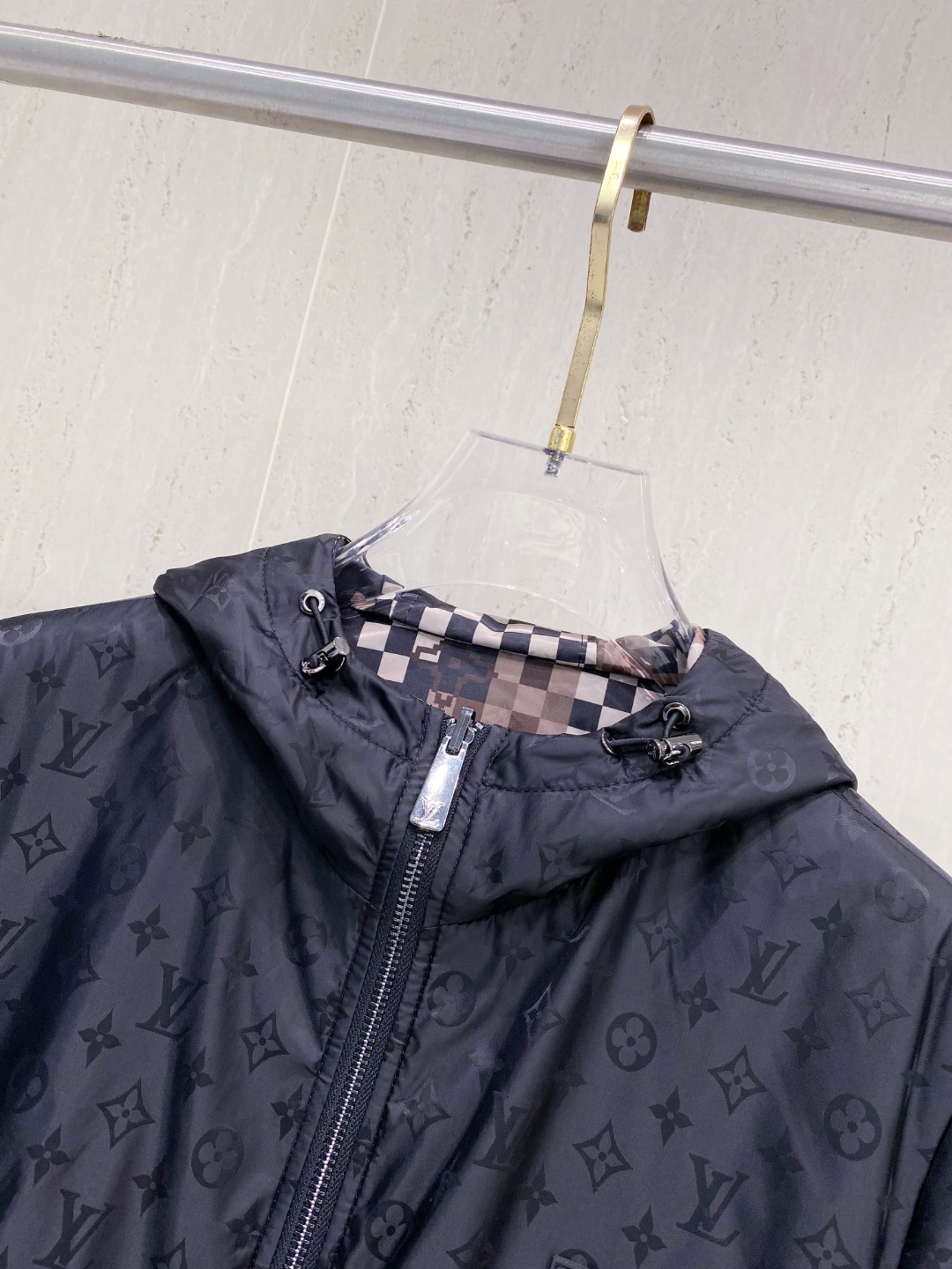 LV一比一滿印連帽外套秋冬高仿新品 原單製作立體剪裁 真實對版質感推薦款|超A仿原單精品圖片 11 LV一比一滿印連帽外套秋冬高仿新品 原單製作立體剪裁 真實對版質感推薦款|歐美奢侈品精品推薦