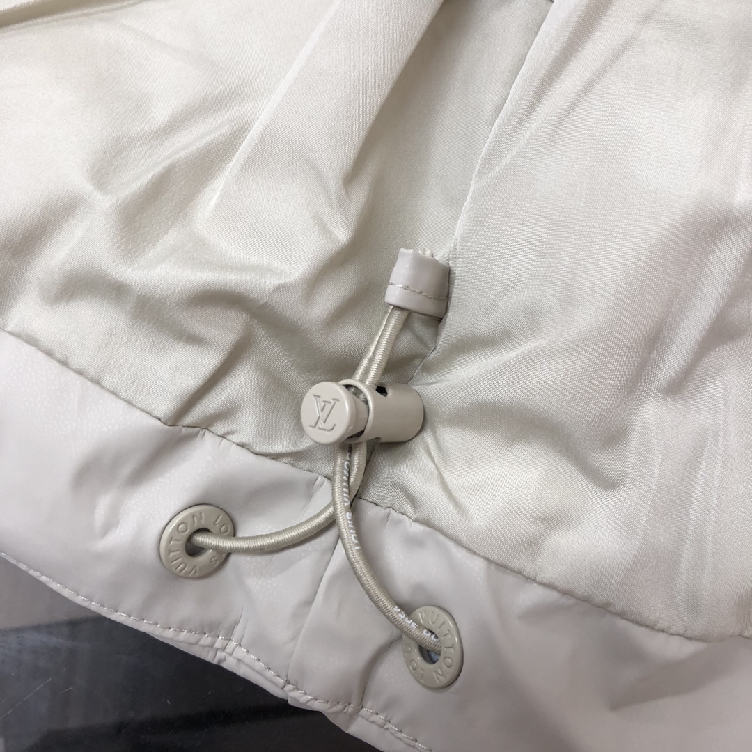 LVA貨白色羽絨背心秋冬新品 高仿精品保暖百搭款 質感對版男士外搭|超A仿原單精品圖片 8 LVA貨白色羽絨背心秋冬新品 高仿精品保暖百搭款 質感對版男士外搭|歐美奢侈品精品推薦