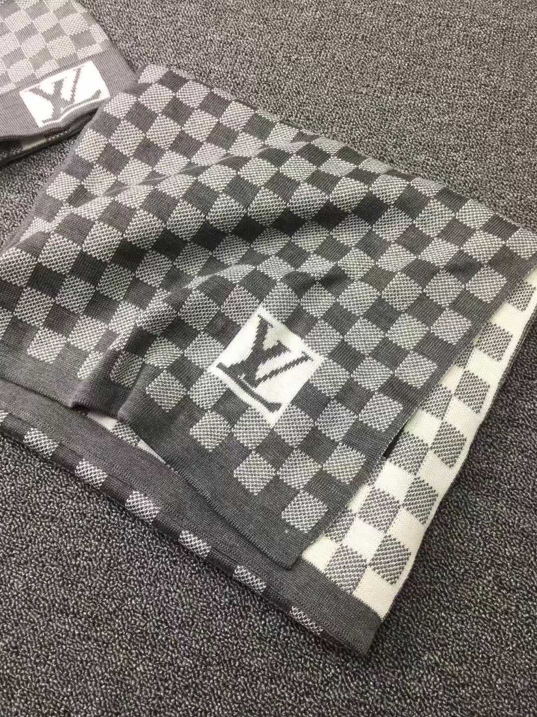 LV一比一灰色棋盤格針織帽圍巾組|超A仿原單精品圖片 14 LV一比一灰色棋盤格針織帽圍巾組|歐美奢侈品精品推薦