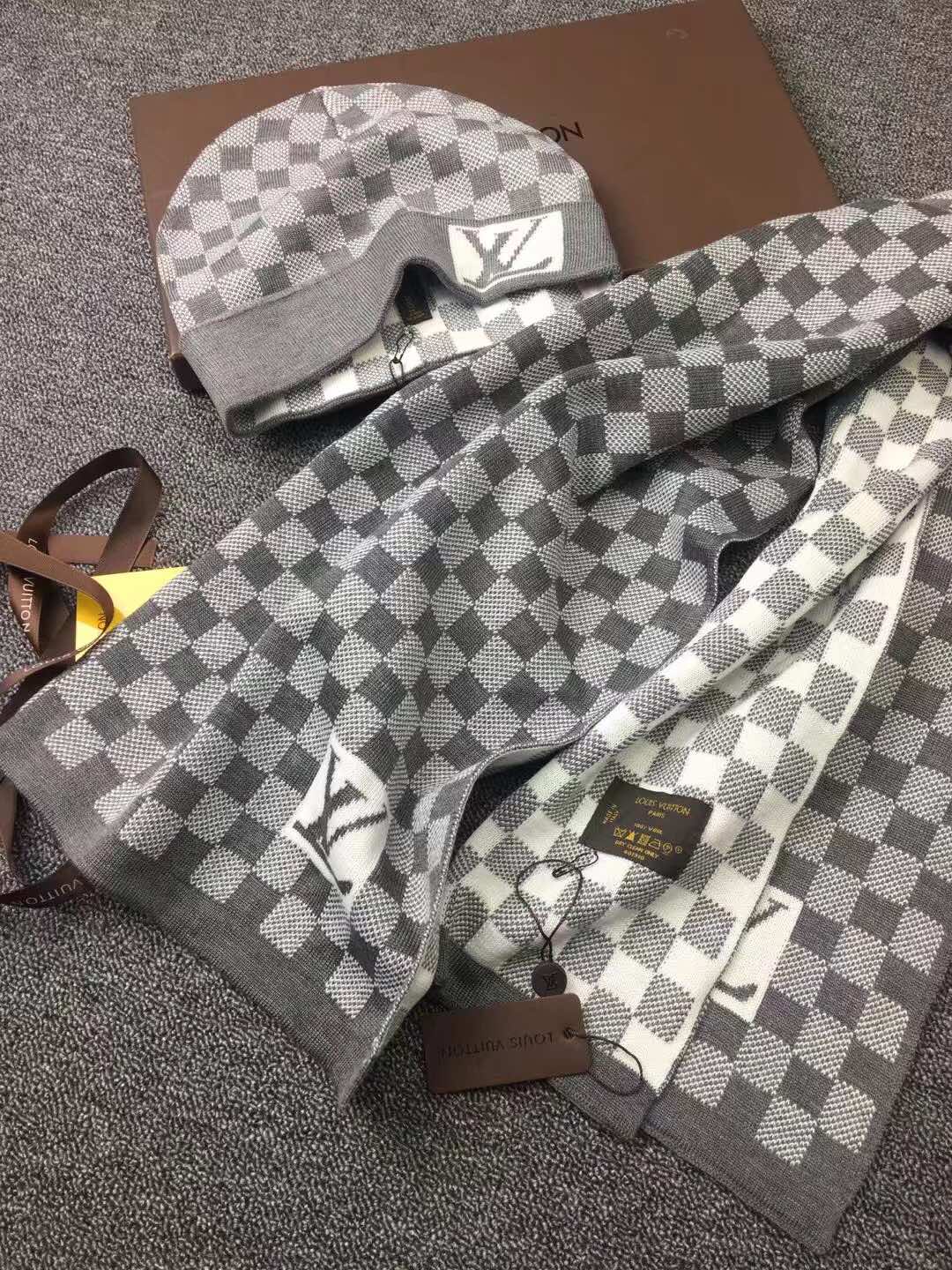 LV一比一灰色棋盤格針織帽圍巾組|超A仿原單精品圖片 8 LV一比一灰色棋盤格針織帽圍巾組|歐美奢侈品精品推薦