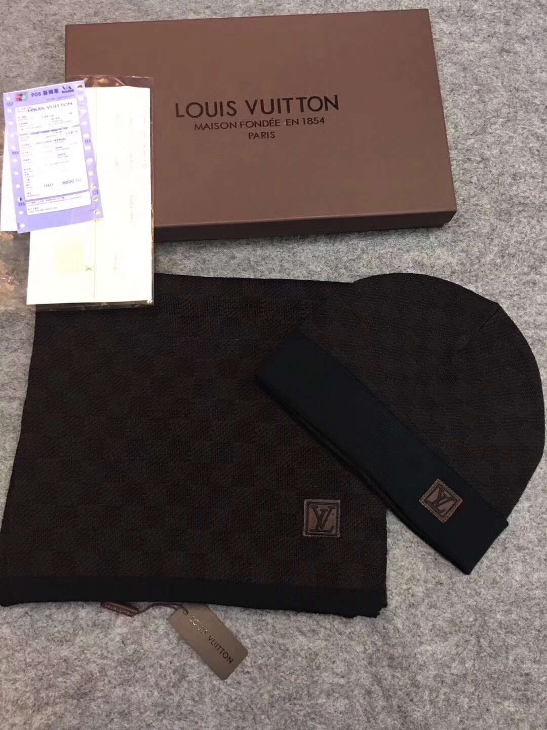 LV高仿奢華複刻黑色針織帽圍巾組｜歐美奢侈品精品推薦