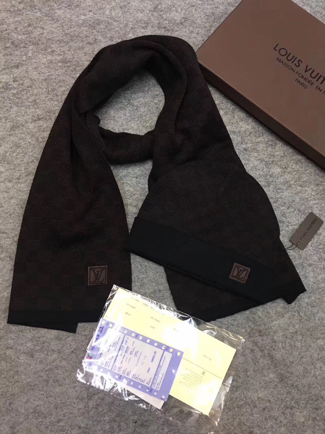 LV高仿奢華複刻黑色針織帽圍巾組｜歐美奢侈品精品推薦