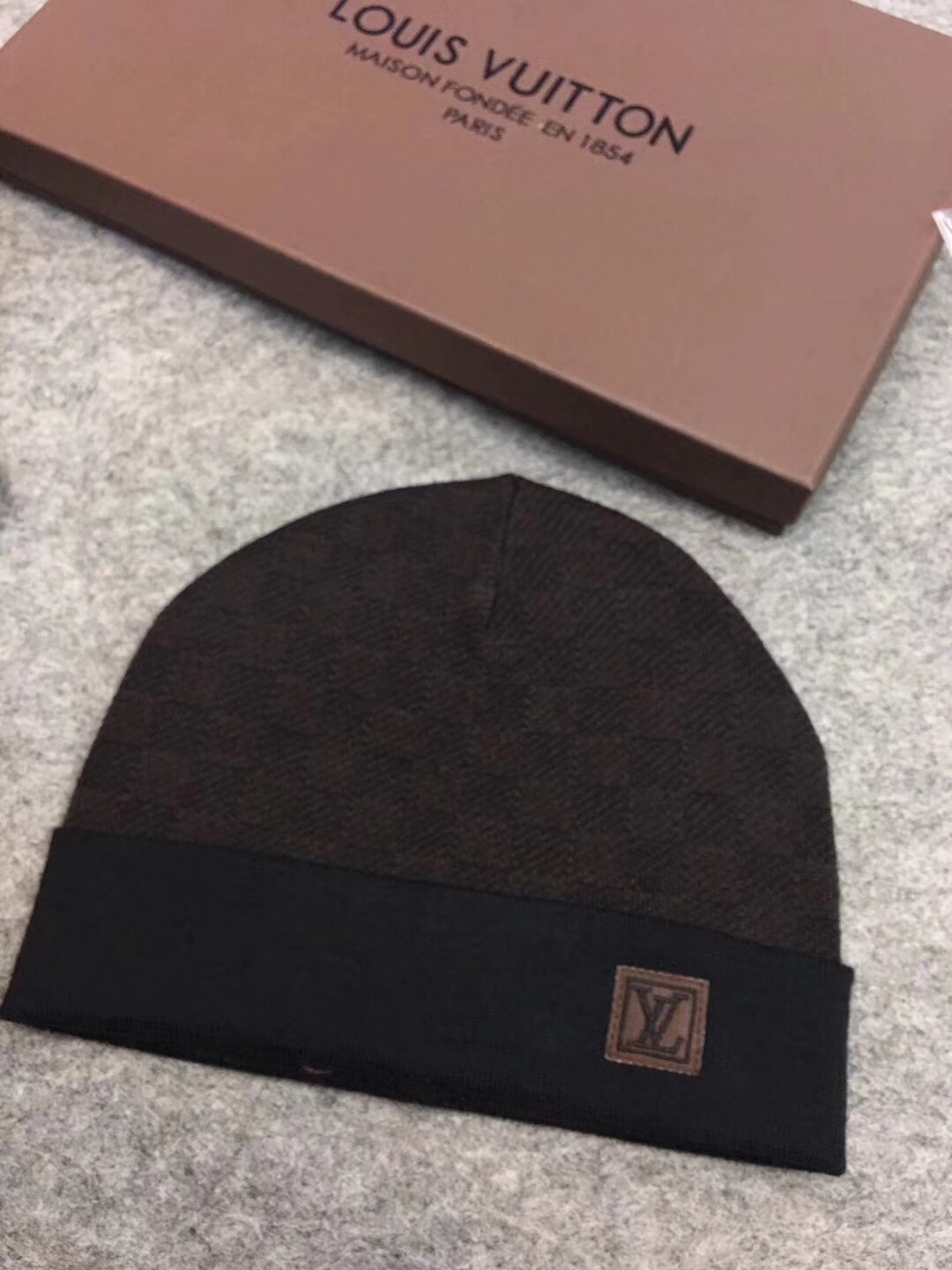 LV高仿奢華複刻黑色針織帽圍巾組｜歐美奢侈品精品推薦
