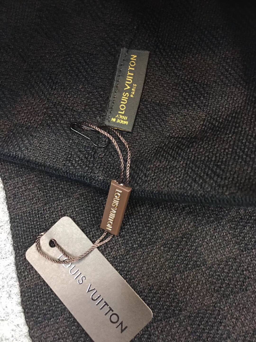 LV高仿奢華複刻黑色針織帽圍巾組｜歐美奢侈品精品推薦