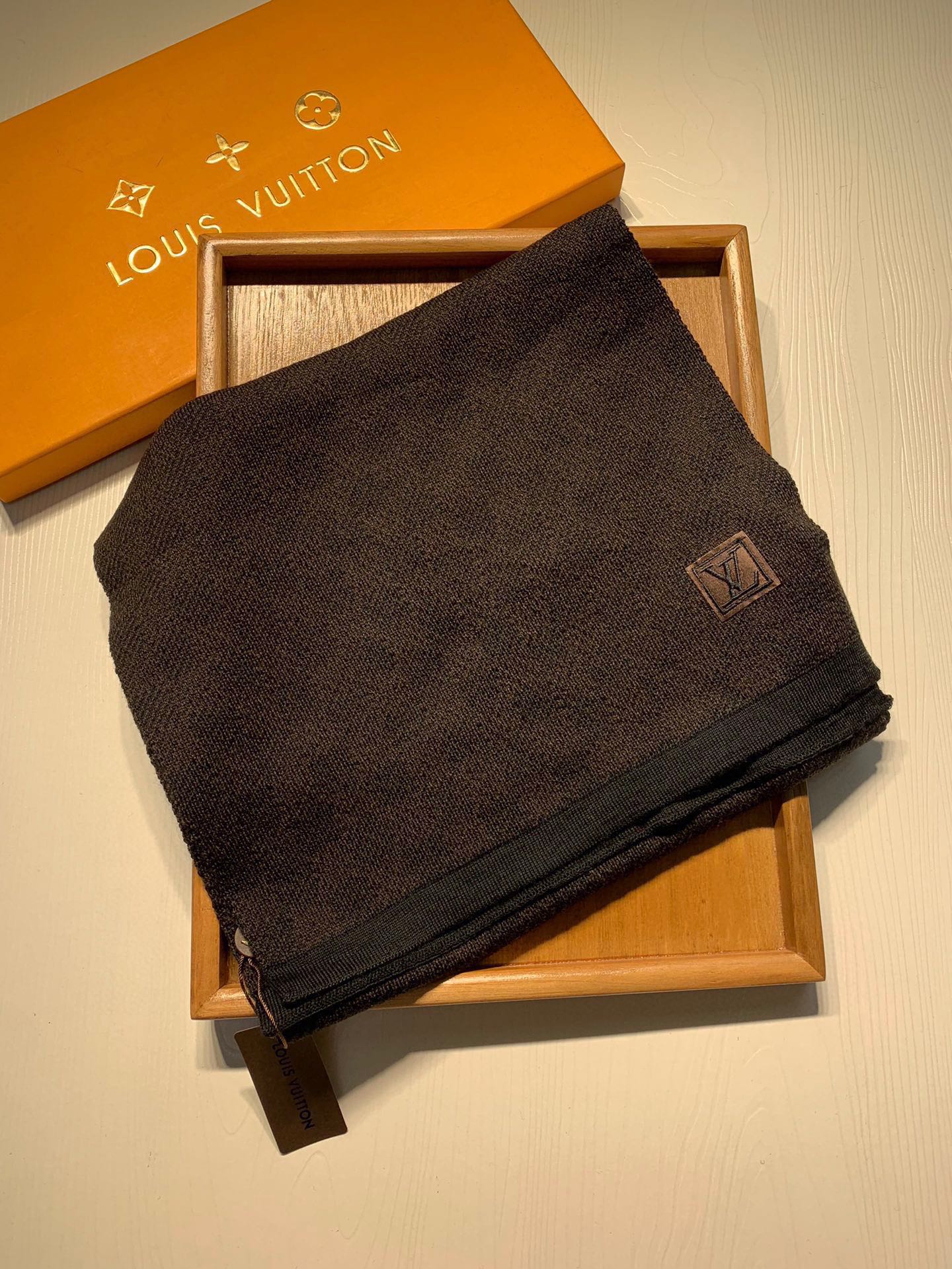 LV精品對版深灰格紋針織帽圍巾組｜歐美奢侈品精品推薦