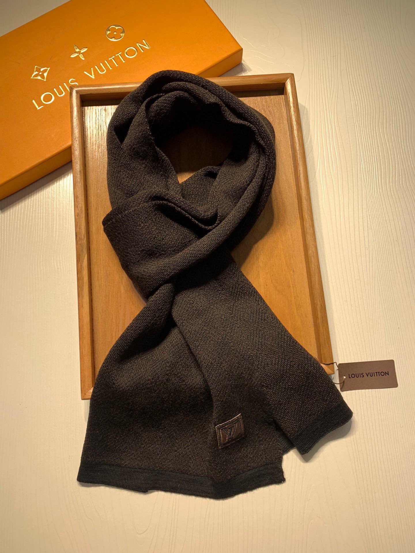 LV精品對版深灰格紋針織帽圍巾組｜歐美奢侈品精品推薦