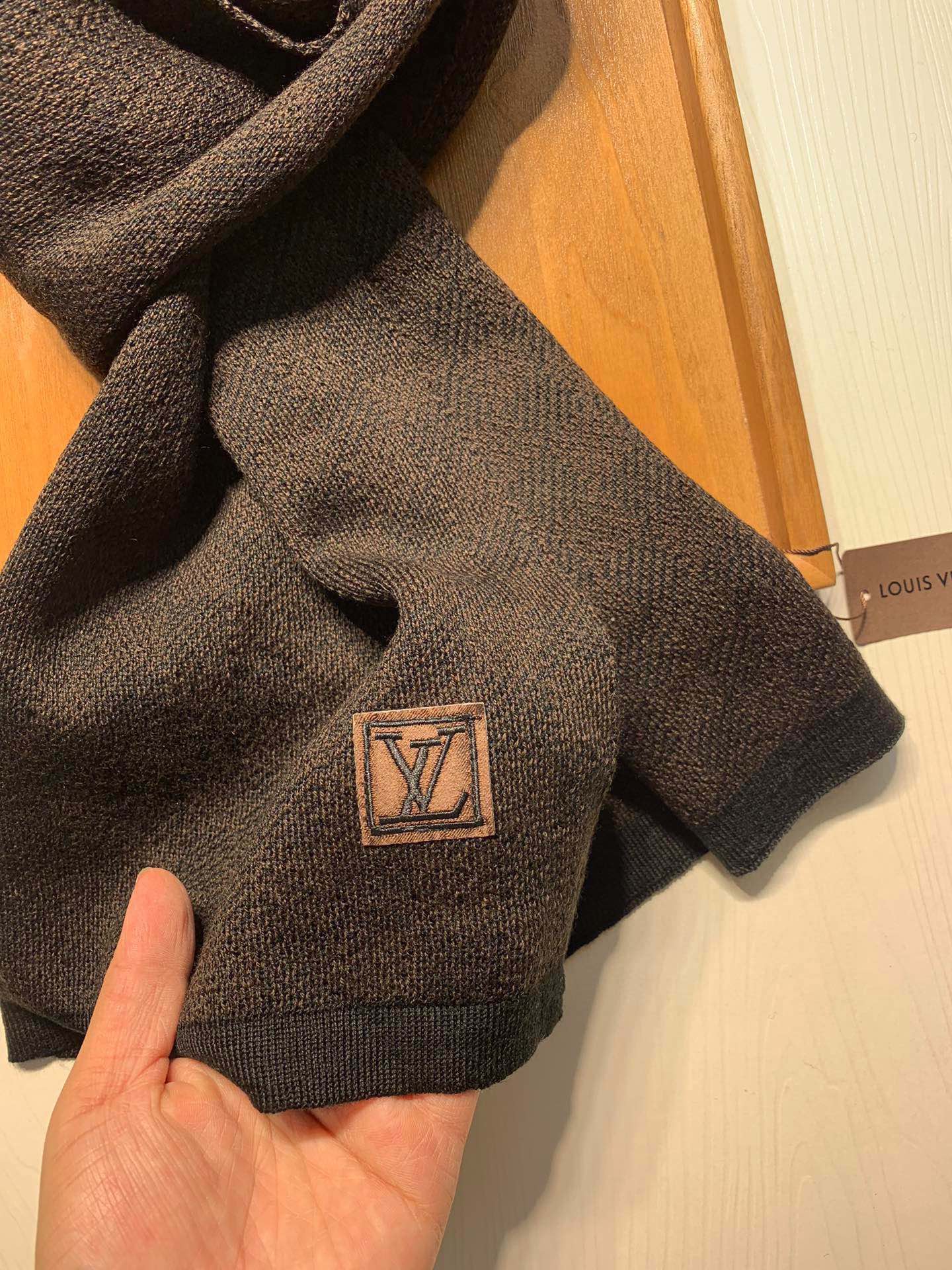 LV精品對版深灰格紋針織帽圍巾組｜歐美奢侈品精品推薦