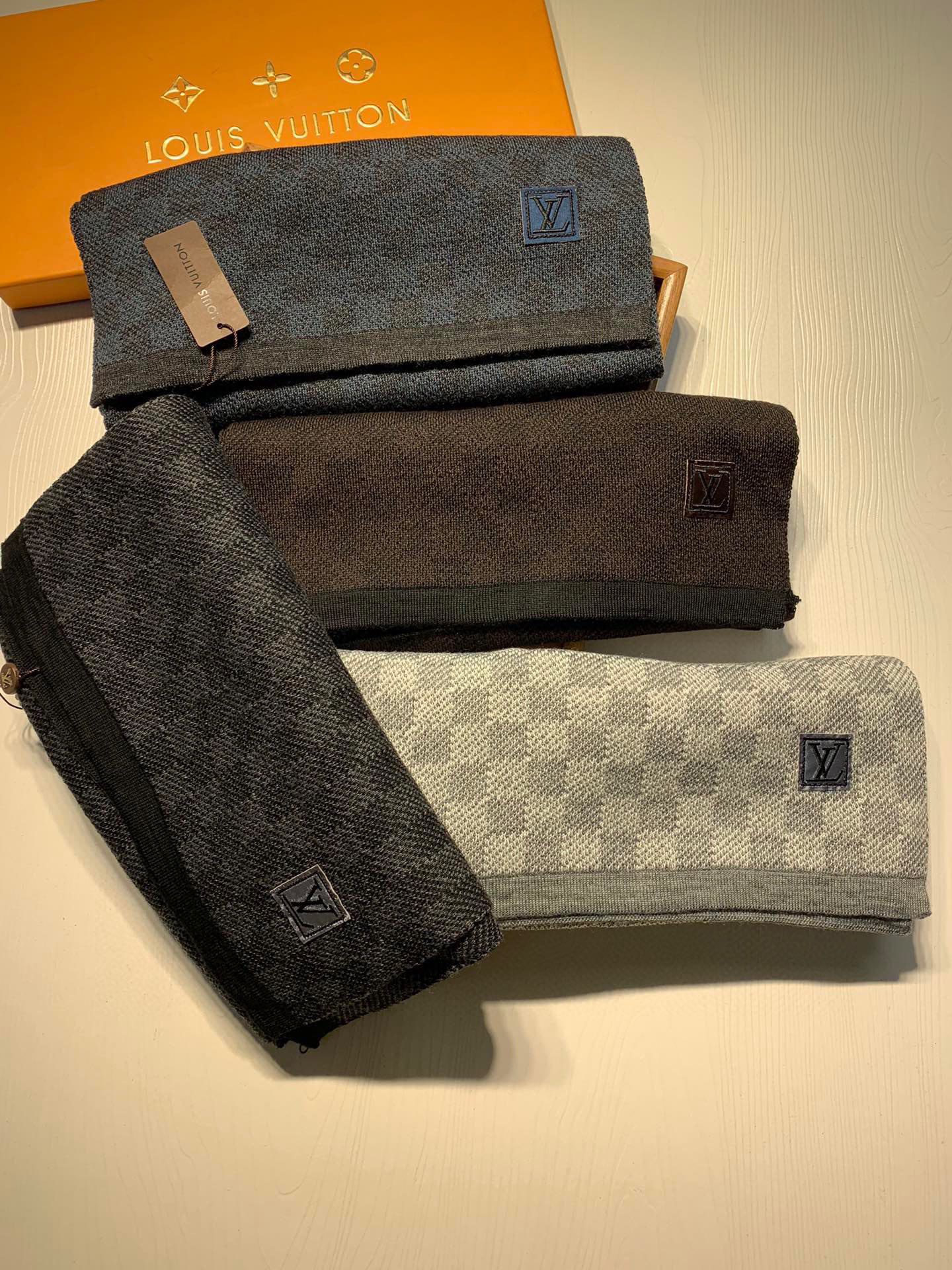 LV精品對版深灰格紋針織帽圍巾組｜歐美奢侈品精品推薦