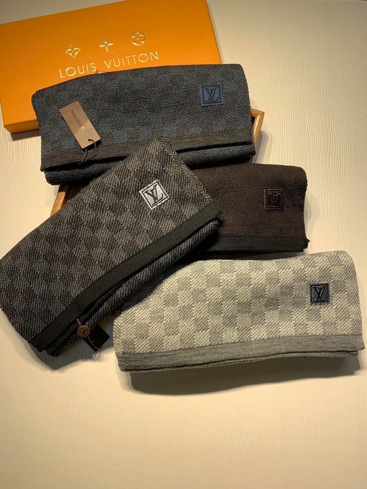 LV精品對版深灰格紋針織帽圍巾組｜歐美奢侈品精品推薦