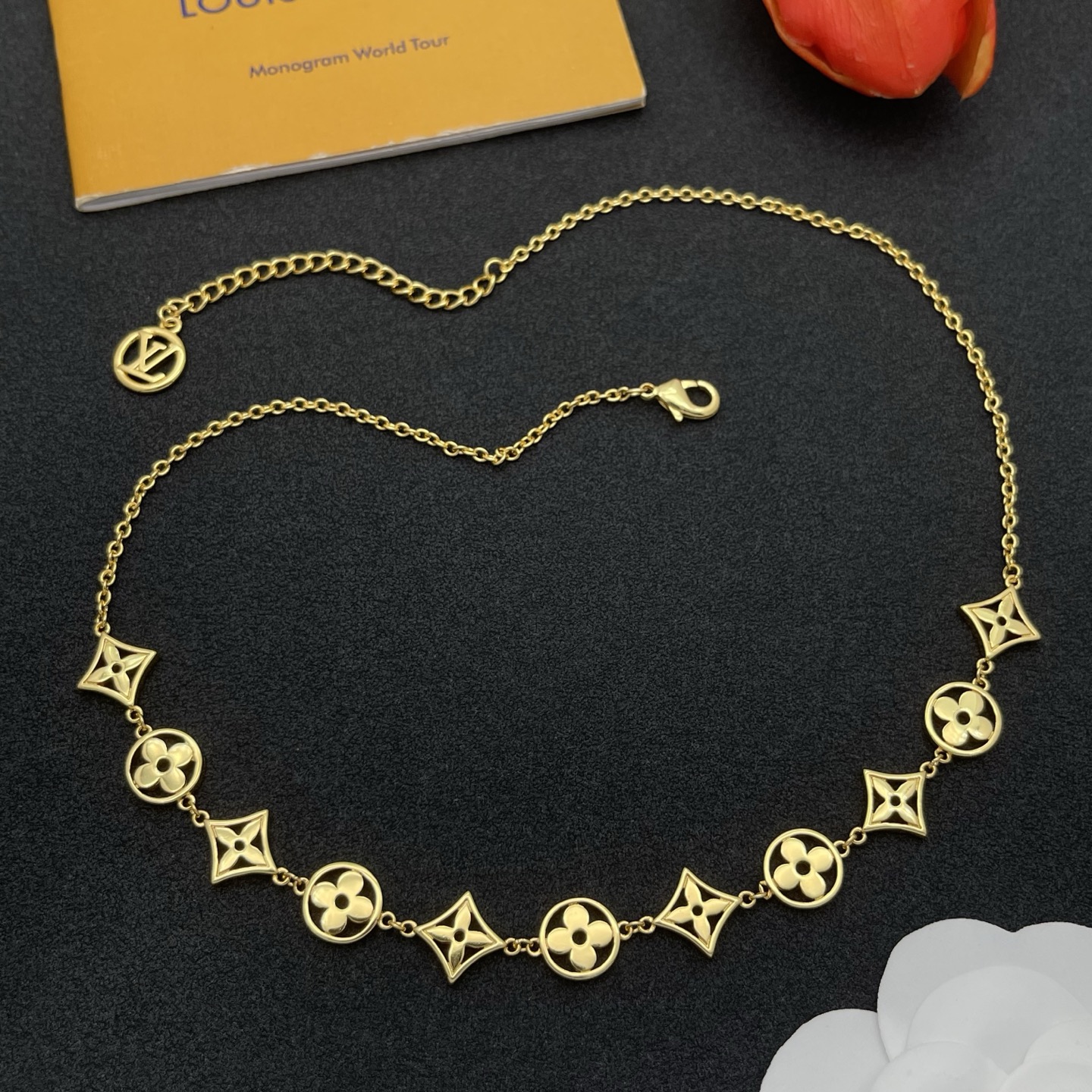 LV一比一金色Monogram花形鏈條項鍊經典精品款|超A仿原單精品圖片 12 LV一比一金色Monogram花形鏈條項鍊經典精品款|歐美奢侈品精品推薦