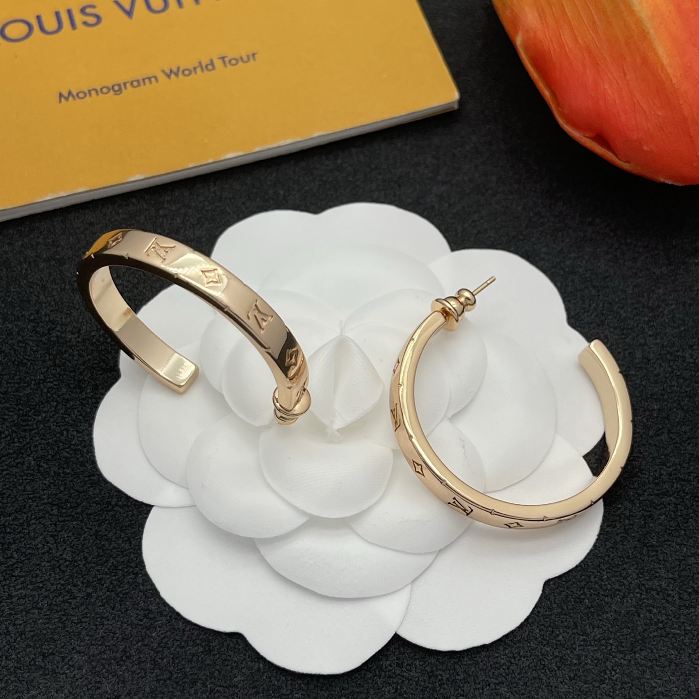 LV原單金色刻花開口戒指Monogram時尚精品款｜歐美奢侈品精品推薦