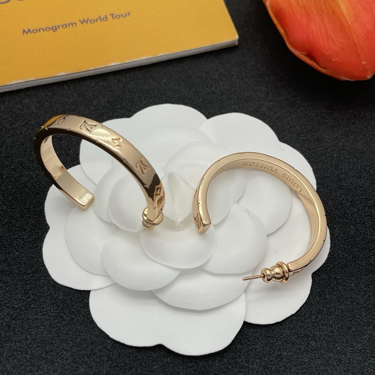 LV原單金色刻花開口戒指Monogram時尚精品款｜歐美奢侈品精品推薦