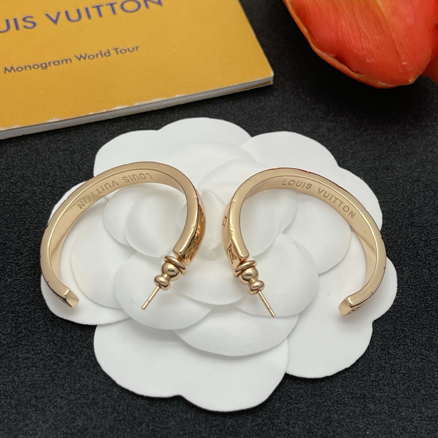 LV原單金色刻花開口戒指Monogram時尚精品款｜歐美奢侈品精品推薦