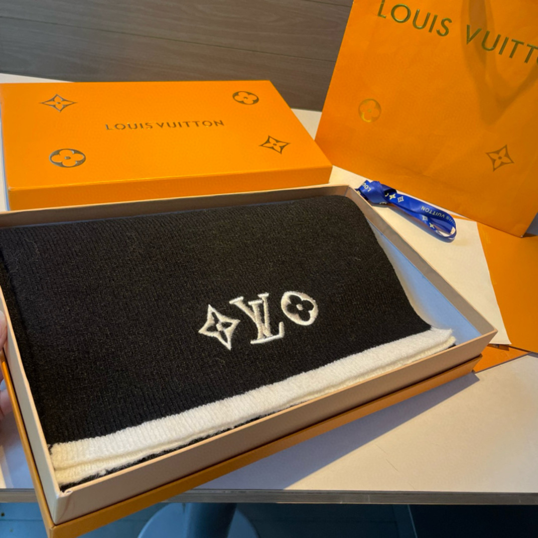 LV高仿黑色Logo刺繡羊毛圍巾冬季保暖精品款｜歐美奢侈品精品推薦