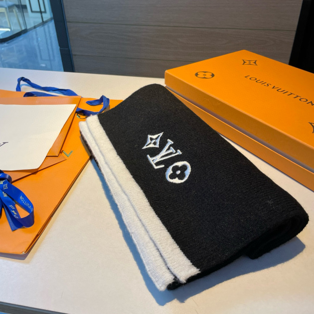 LV高仿黑色Logo刺繡羊毛圍巾冬季保暖精品款｜歐美奢侈品精品推薦
