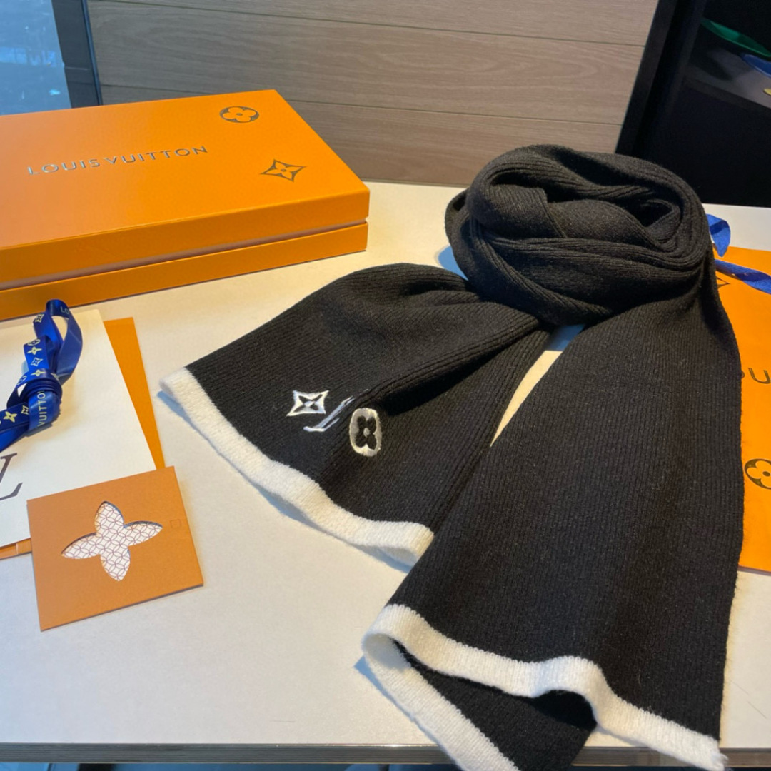 LV高仿黑色Logo刺繡羊毛圍巾冬季保暖精品款｜歐美奢侈品精品推薦