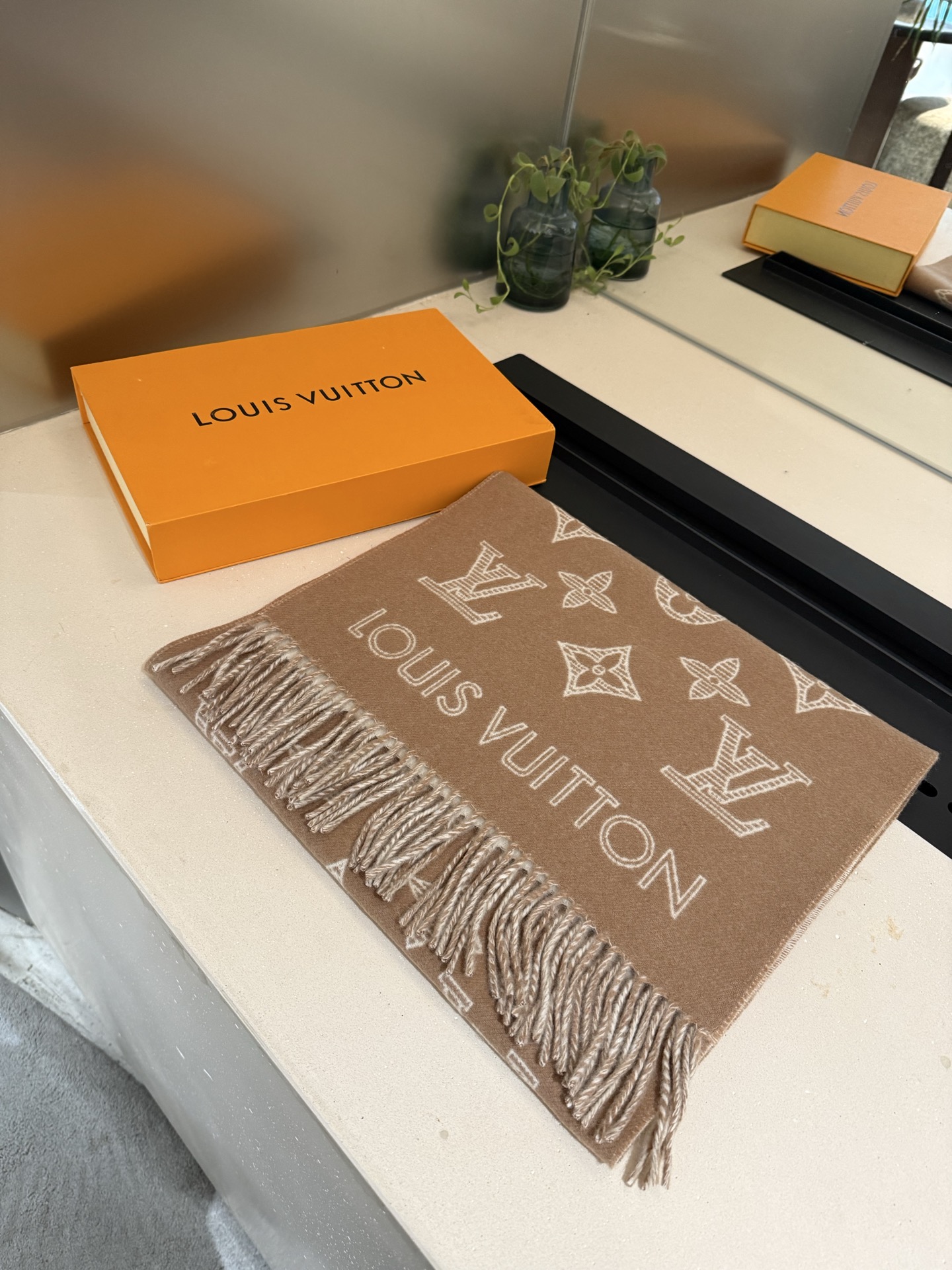 LV原單淺棕色滿版流蘇圍巾柔暖質感款｜歐美奢侈品精品推薦