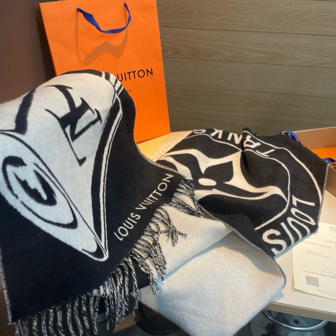 LV高仿黑白雙色流蘇圍巾冬季經典精品款｜歐美奢侈品精品推薦