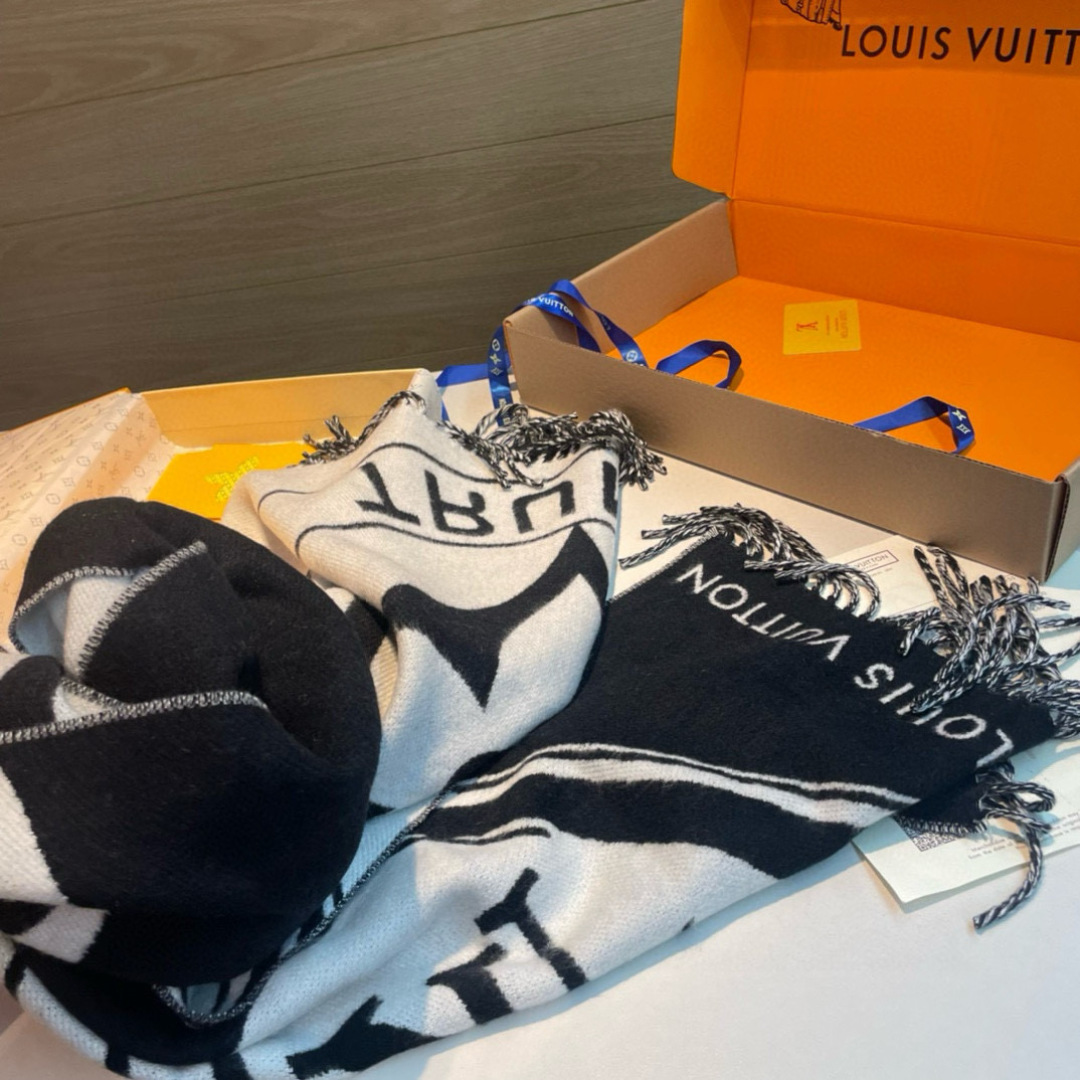 LV高仿黑白雙色流蘇圍巾冬季經典精品款｜歐美奢侈品精品推薦