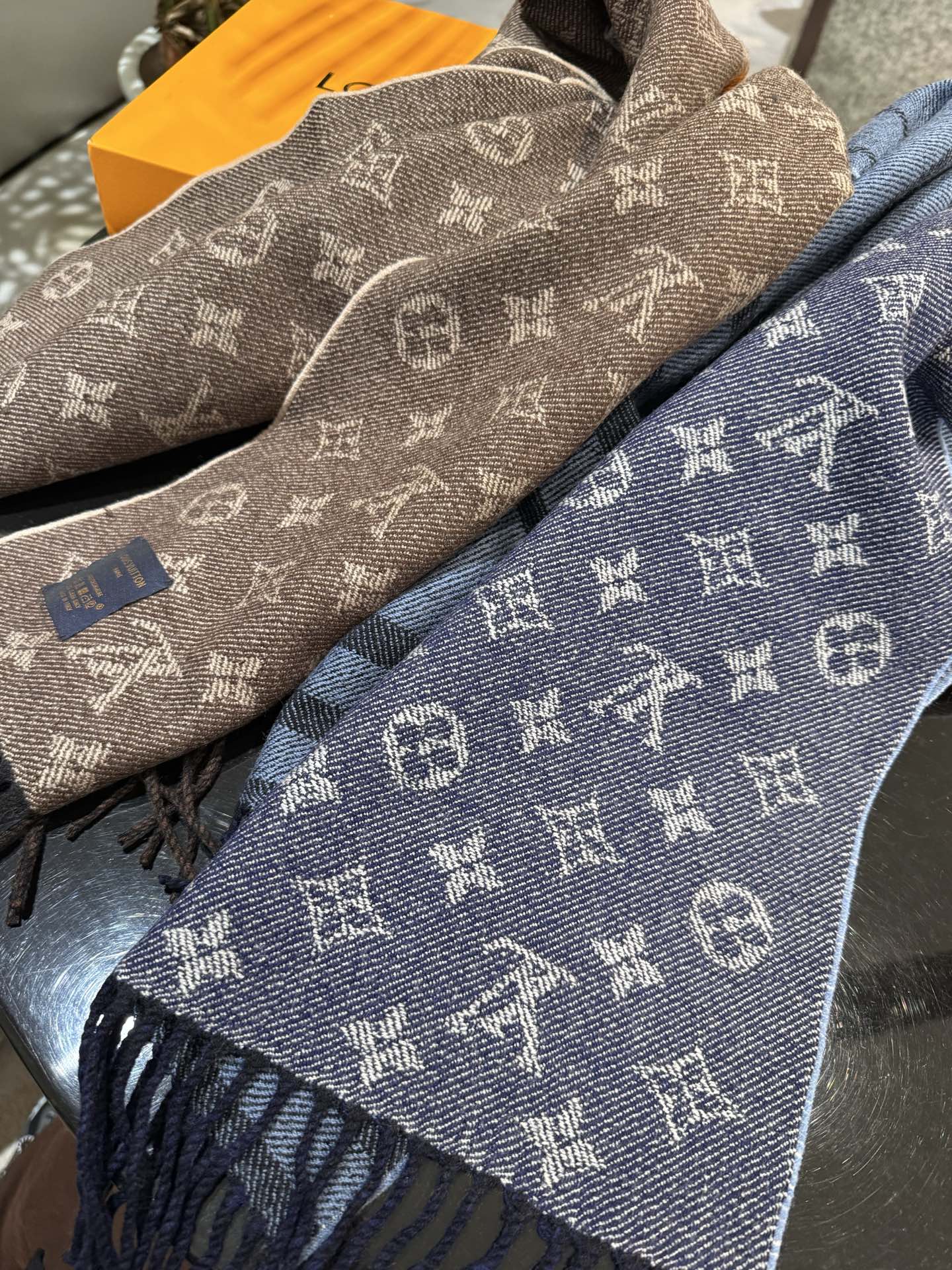 LV A貨咖啡雙面Monogram流蘇圍巾經典復古款｜歐美奢侈品精品推薦