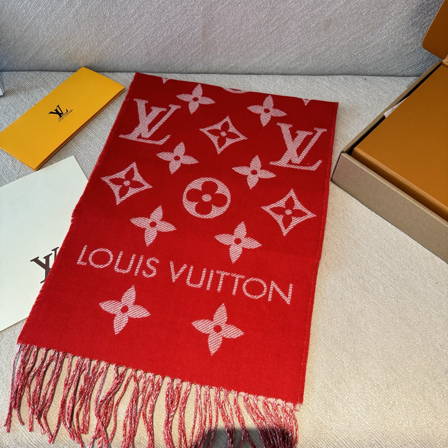 LV一比一紅色Monogram流蘇圍巾氣質百搭精品｜歐美奢侈品精品推薦