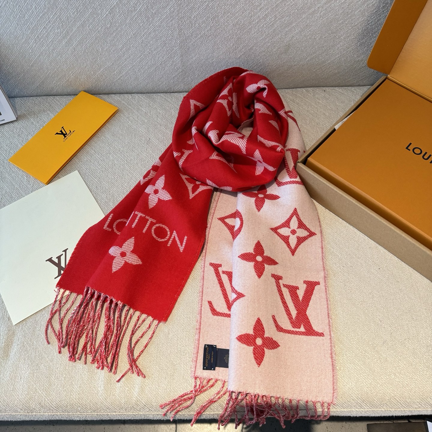 LV一比一紅色Monogram流蘇圍巾氣質百搭精品｜歐美奢侈品精品推薦