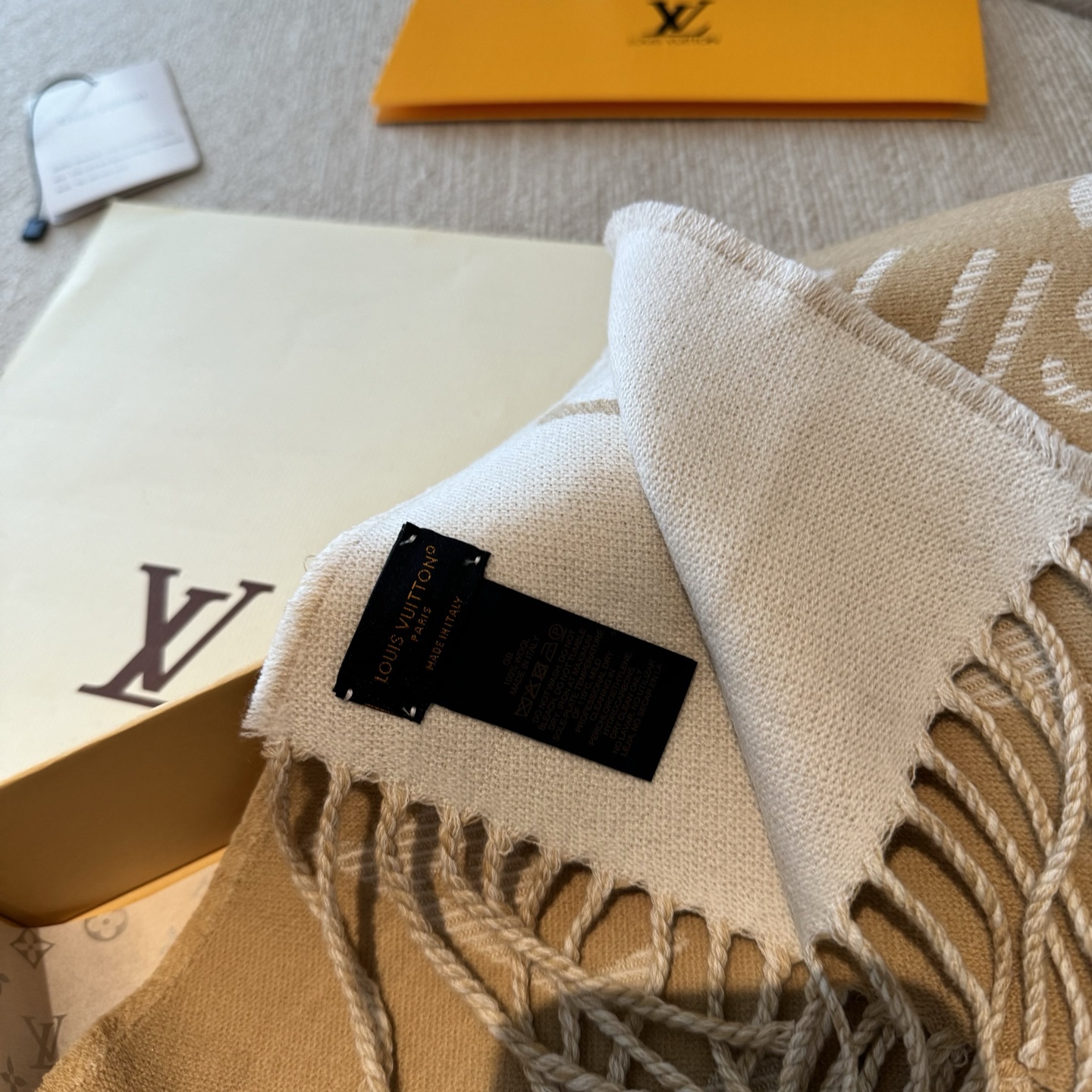 LV原單米色Monogram流蘇圍巾經典優雅設計｜歐美奢侈品精品推薦