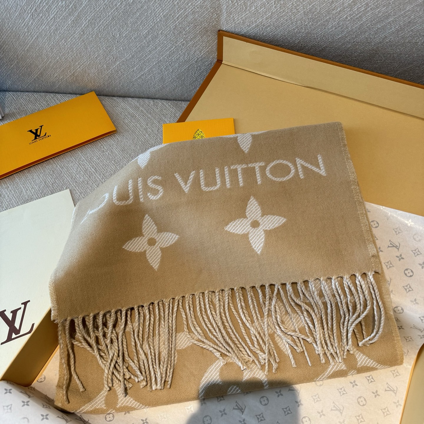 LV原單米色Monogram流蘇圍巾經典優雅設計｜歐美奢侈品精品推薦