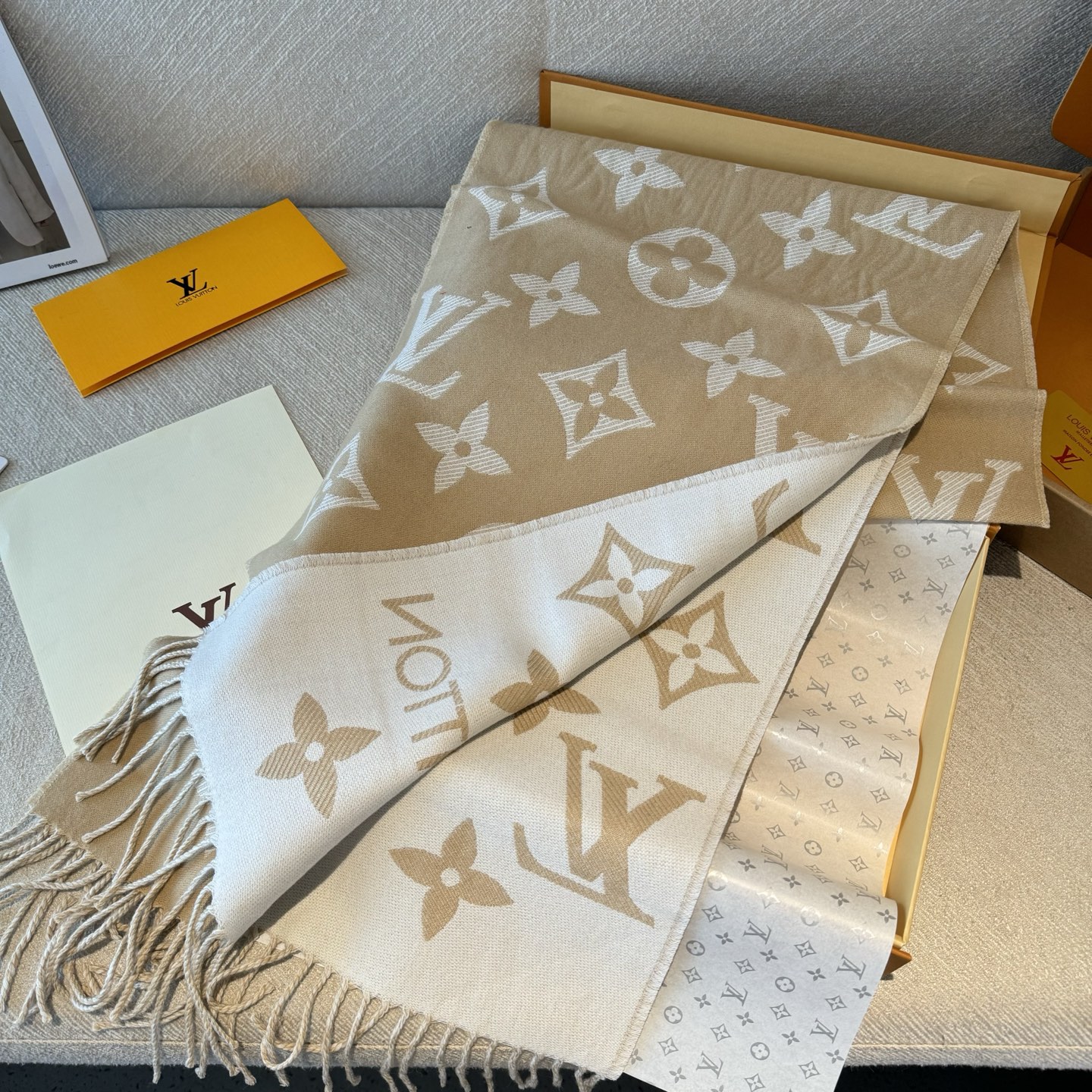 LV原單米色Monogram流蘇圍巾經典優雅設計｜歐美奢侈品精品推薦