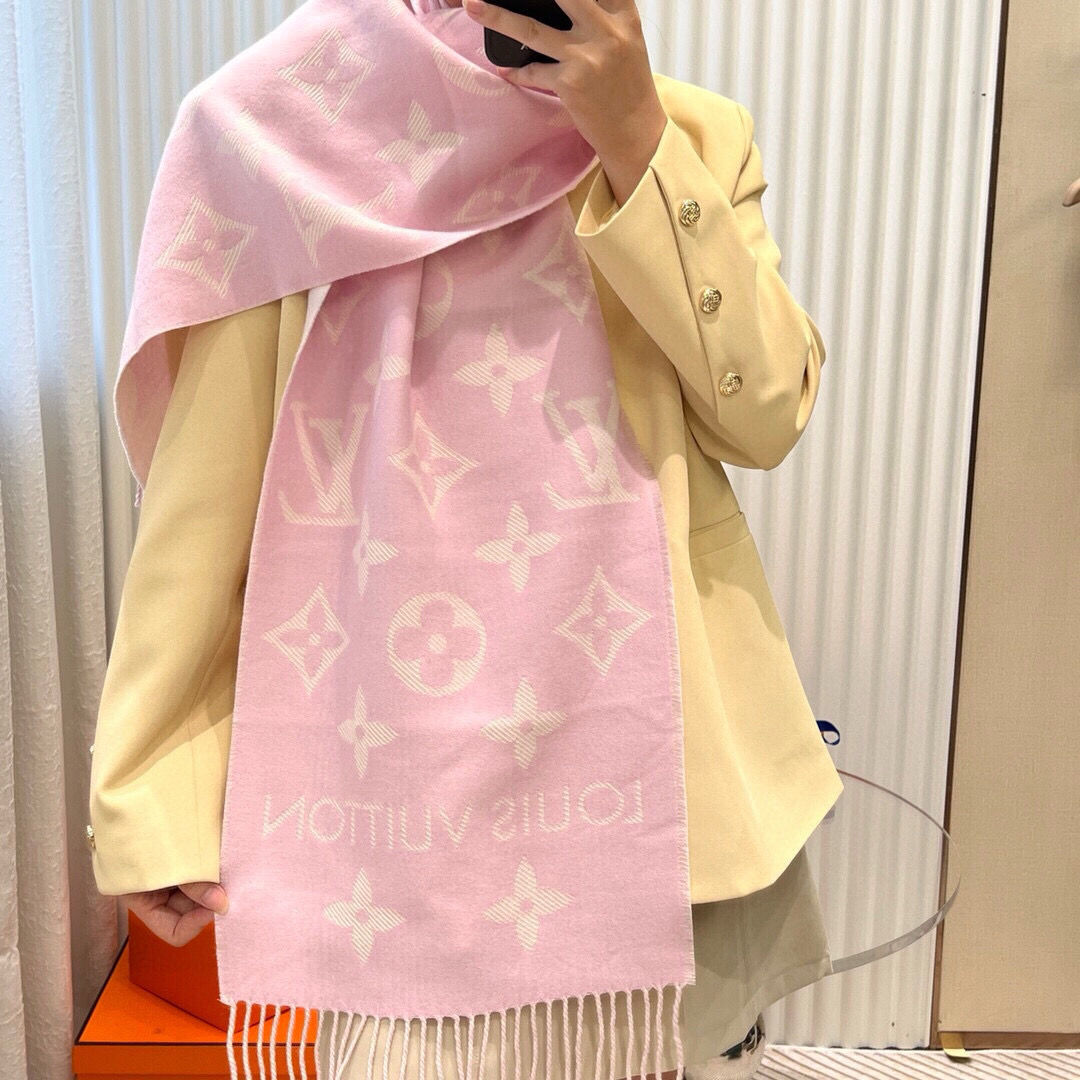 LV A貨淡紫色Logo流蘇圍巾氣質輕奢女款|超A仿原單精品圖片 14 LV A貨淡紫色Logo流蘇圍巾氣質輕奢女款|歐美奢侈品精品推薦