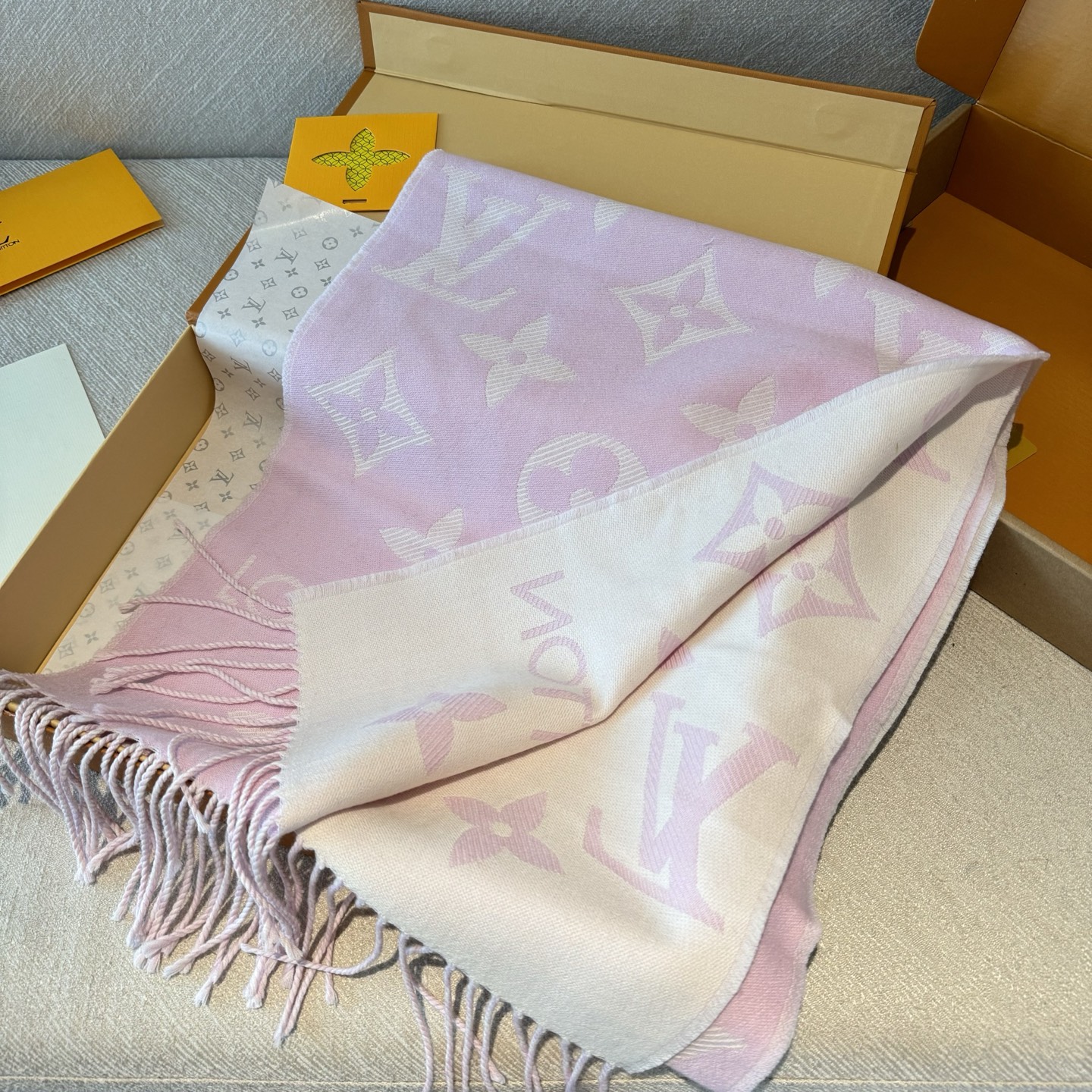 LV A貨淡紫色Logo流蘇圍巾氣質輕奢女款｜歐美奢侈品精品推薦