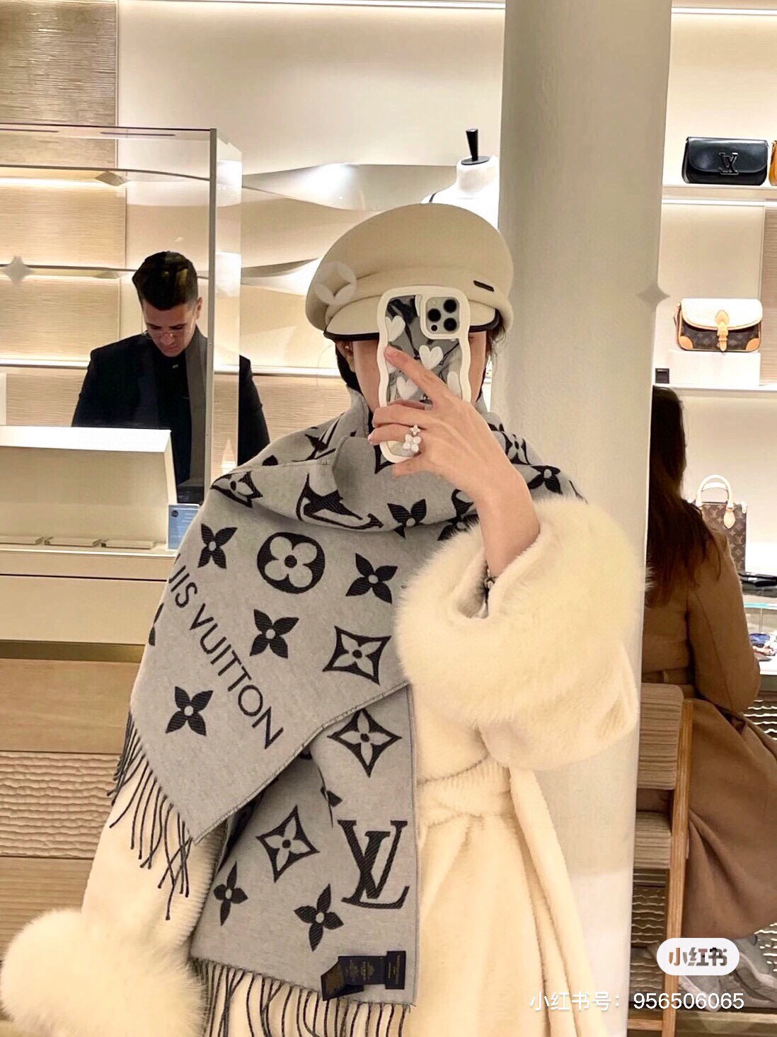 LV高仿黑色Logo流蘇圍巾沉穩百搭男女通用款｜歐美奢侈品精品推薦