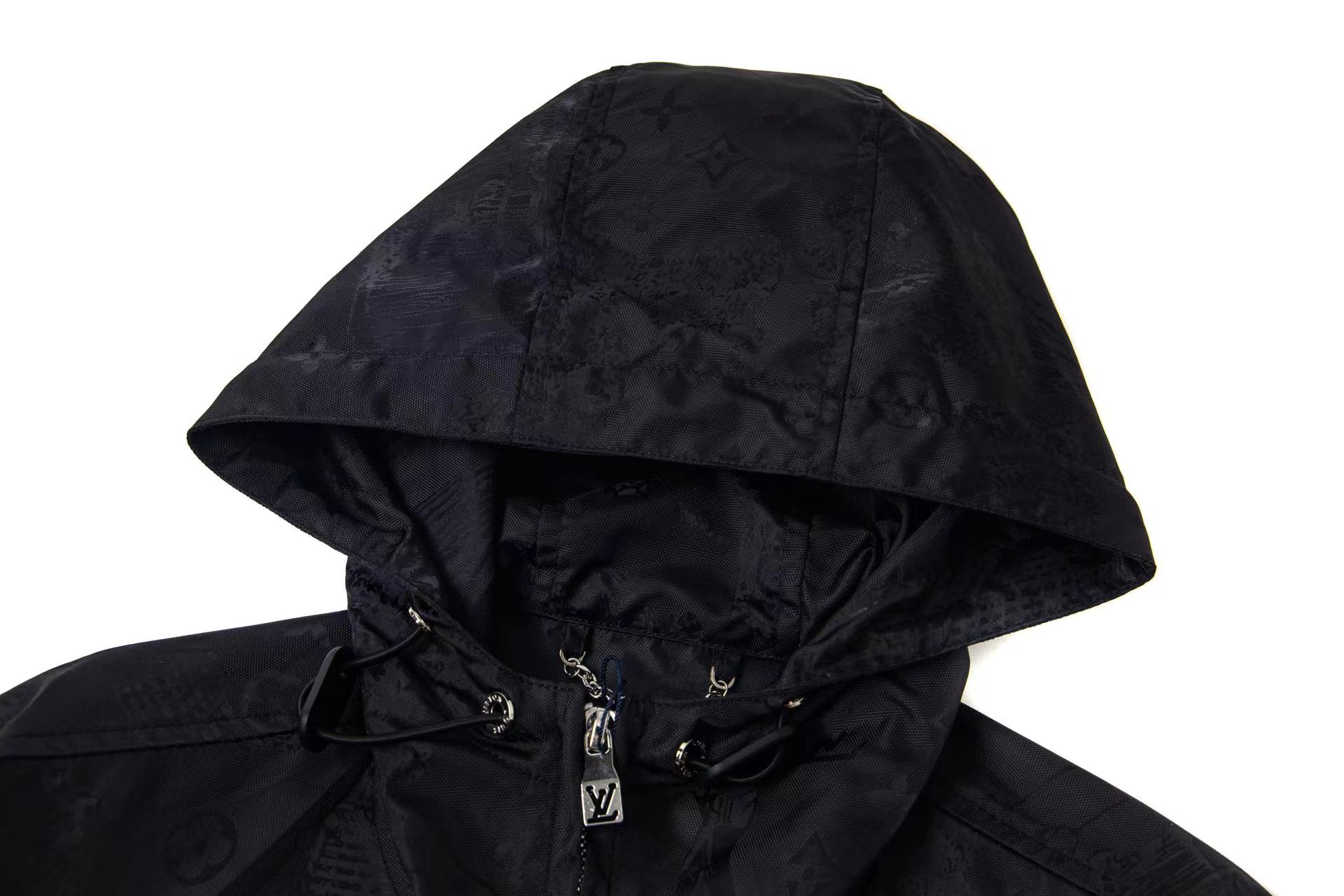 LV高仿黑色滿版Monogram防風外套 男士連帽設計|超A仿原單精品圖片 12 LV高仿黑色滿版Monogram防風外套 男士連帽設計|歐美奢侈品精品推薦