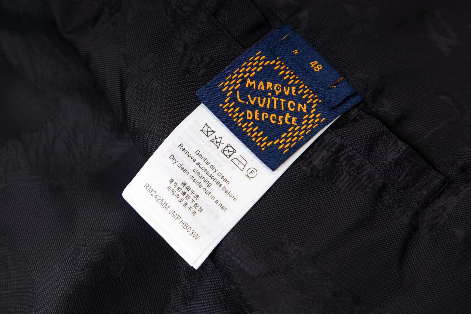 LV高仿黑色滿版Monogram防風外套 男士連帽設計|超A仿原單精品圖片 7 LV高仿黑色滿版Monogram防風外套 男士連帽設計|歐美奢侈品精品推薦