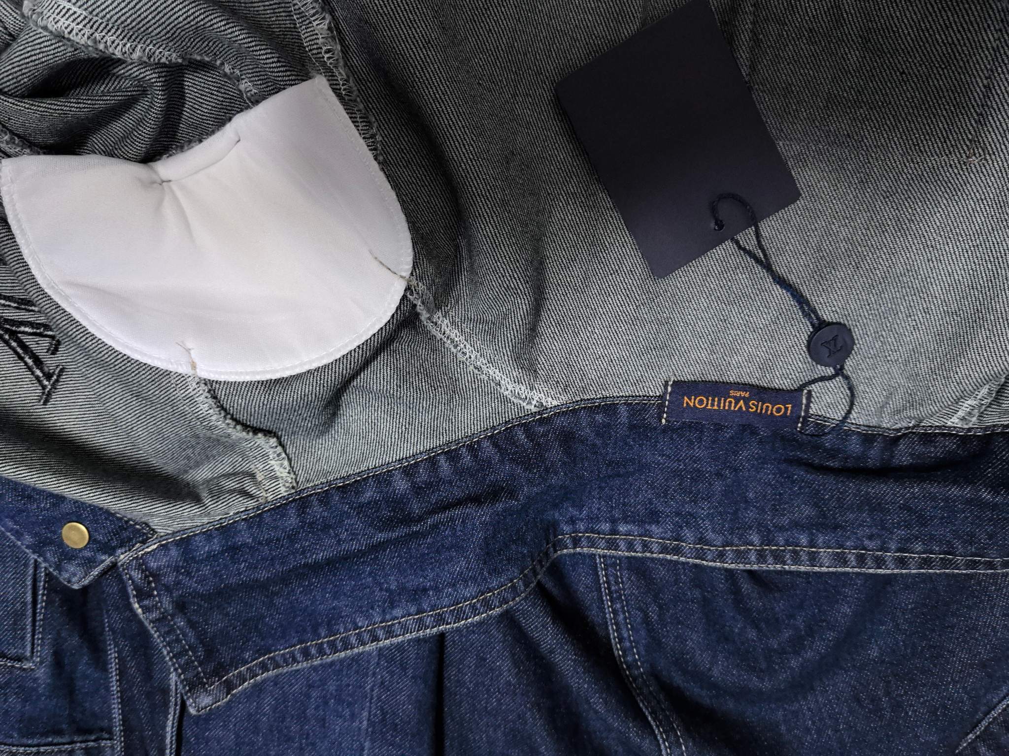 LV原單藍色牛仔外套 經典水洗Logo設計 男士款|超A仿原單精品圖片 14 LV原單藍色牛仔外套 經典水洗Logo設計 男士款|歐美奢侈品精品推薦