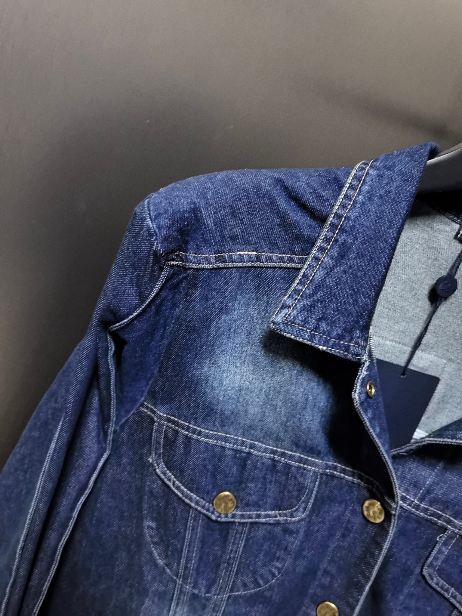 LV原單藍色牛仔外套 經典水洗Logo設計 男士款|超A仿原單精品圖片 13 LV原單藍色牛仔外套 經典水洗Logo設計 男士款|歐美奢侈品精品推薦