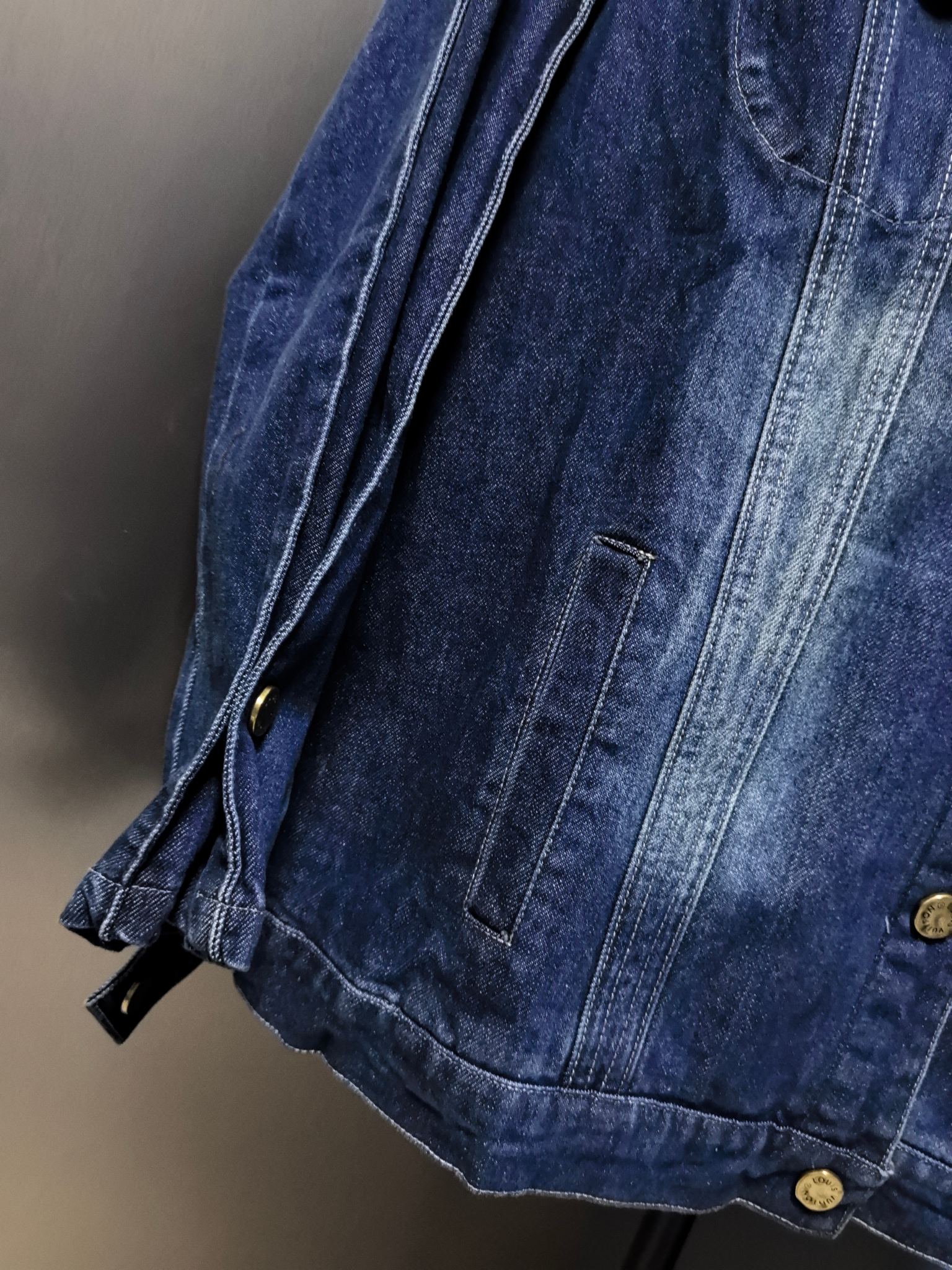 LV原單藍色牛仔外套 經典水洗Logo設計 男士款|超A仿原單精品圖片 11 LV原單藍色牛仔外套 經典水洗Logo設計 男士款|歐美奢侈品精品推薦