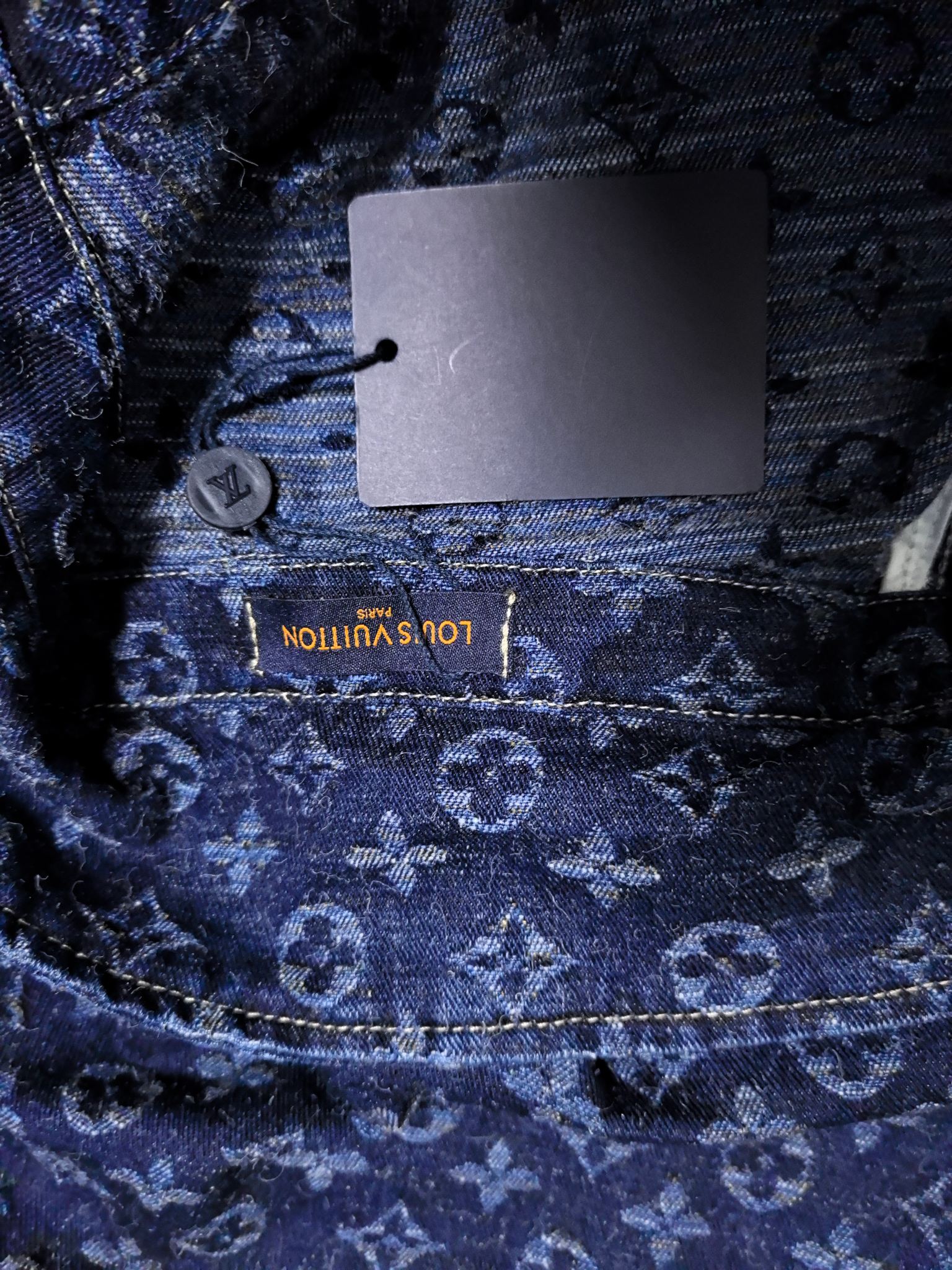 LV高仿滿版Monogram牛仔襯衫 復古水洗設計 男士時尚上衣|超A仿原單精品圖片 7 LV高仿滿版Monogram牛仔襯衫 復古水洗設計 男士時尚上衣|歐美奢侈品精品推薦