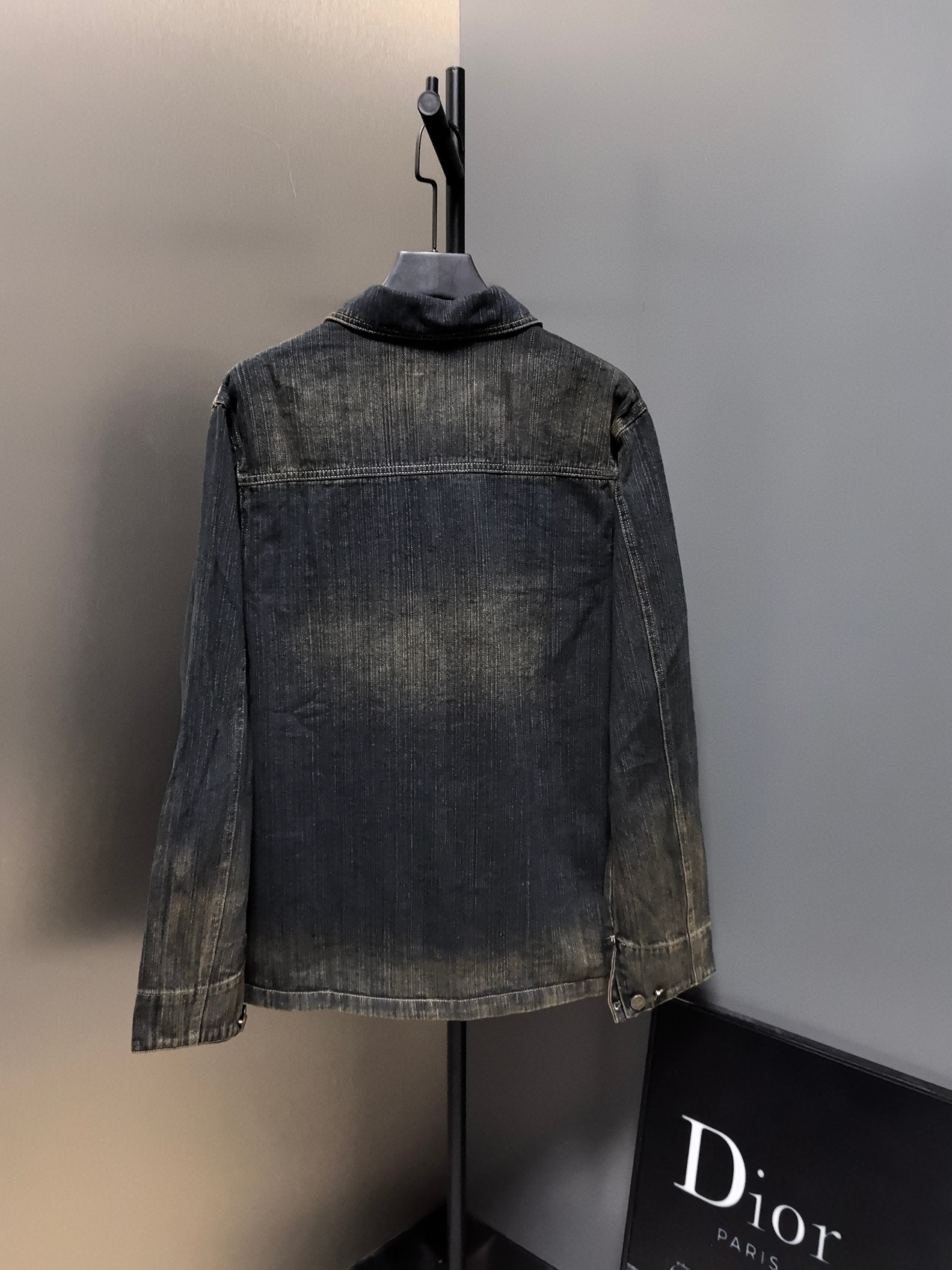 LV精品仿製水洗丹寧拼接外套 四口袋Monogram設計 男士上衣|超A仿原單精品圖片 8 LV精品仿製水洗丹寧拼接外套 四口袋Monogram設計 男士上衣|歐美奢侈品精品推薦