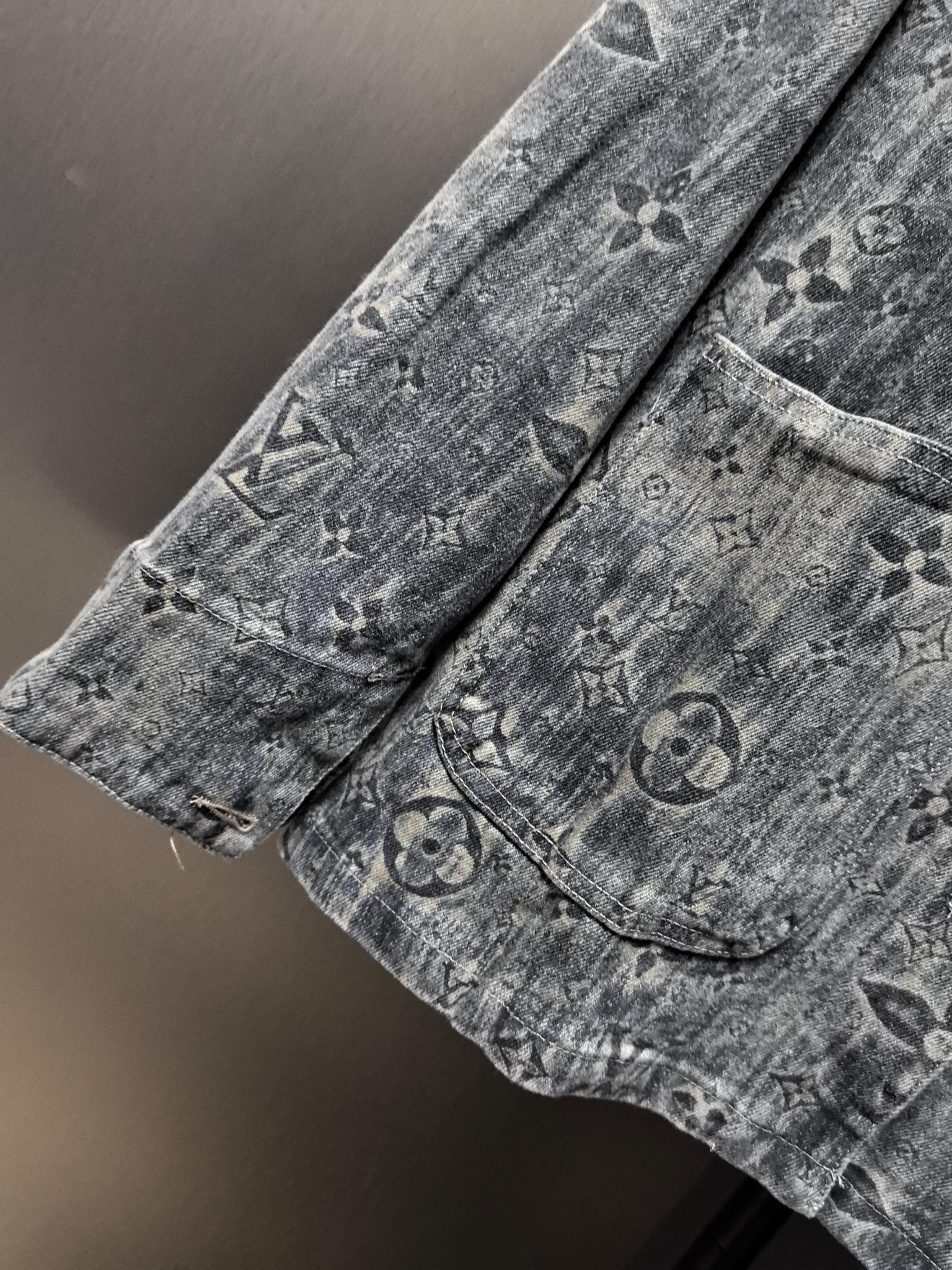 LV高仿灰色滿版Monogram水洗丹寧外套 男士復古風上衣｜歐美奢侈品精品推薦