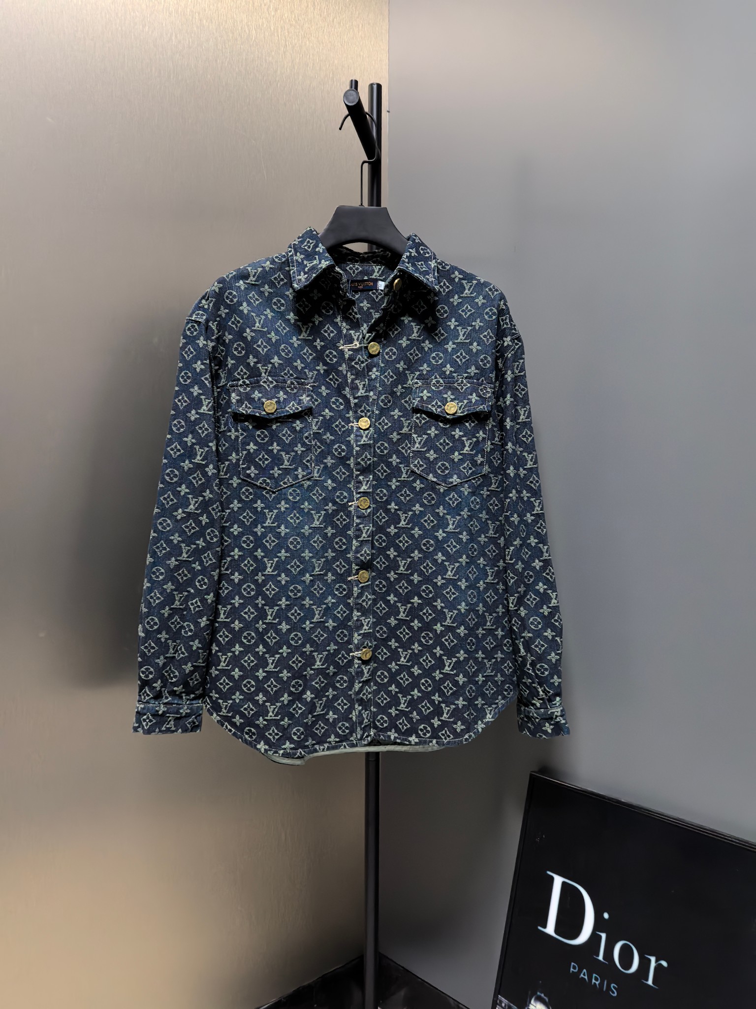 LV高仿深藍滿版Monogram丹寧襯衫 經典復古男士上衣｜歐美奢侈品精品推薦