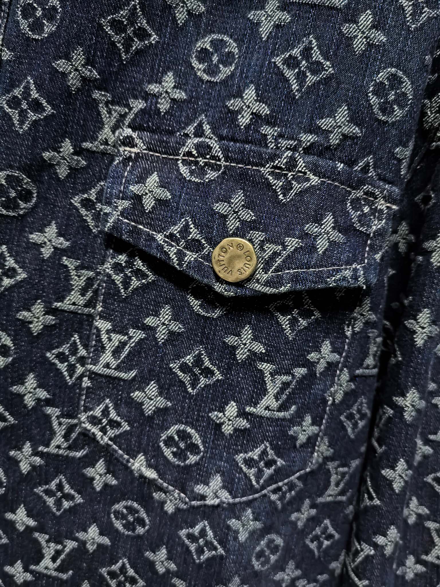 LV高仿深藍滿版Monogram丹寧襯衫 經典復古男士上衣｜歐美奢侈品精品推薦