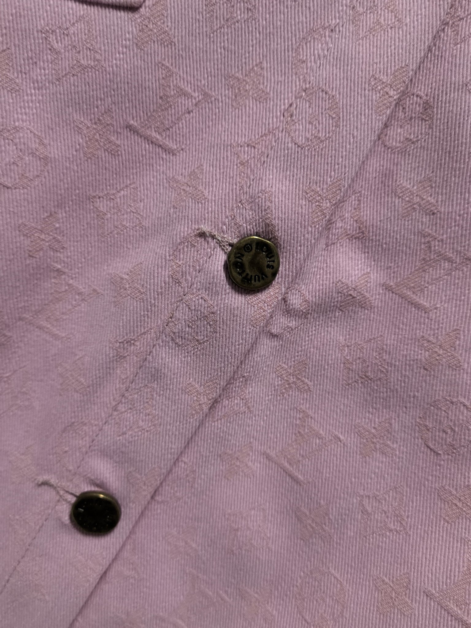 LV高仿粉色立體壓紋襯衫 清新柔色雙口袋男士上衣|超A仿原單精品圖片 11 LV高仿粉色立體壓紋襯衫 清新柔色雙口袋男士上衣|歐美奢侈品精品推薦