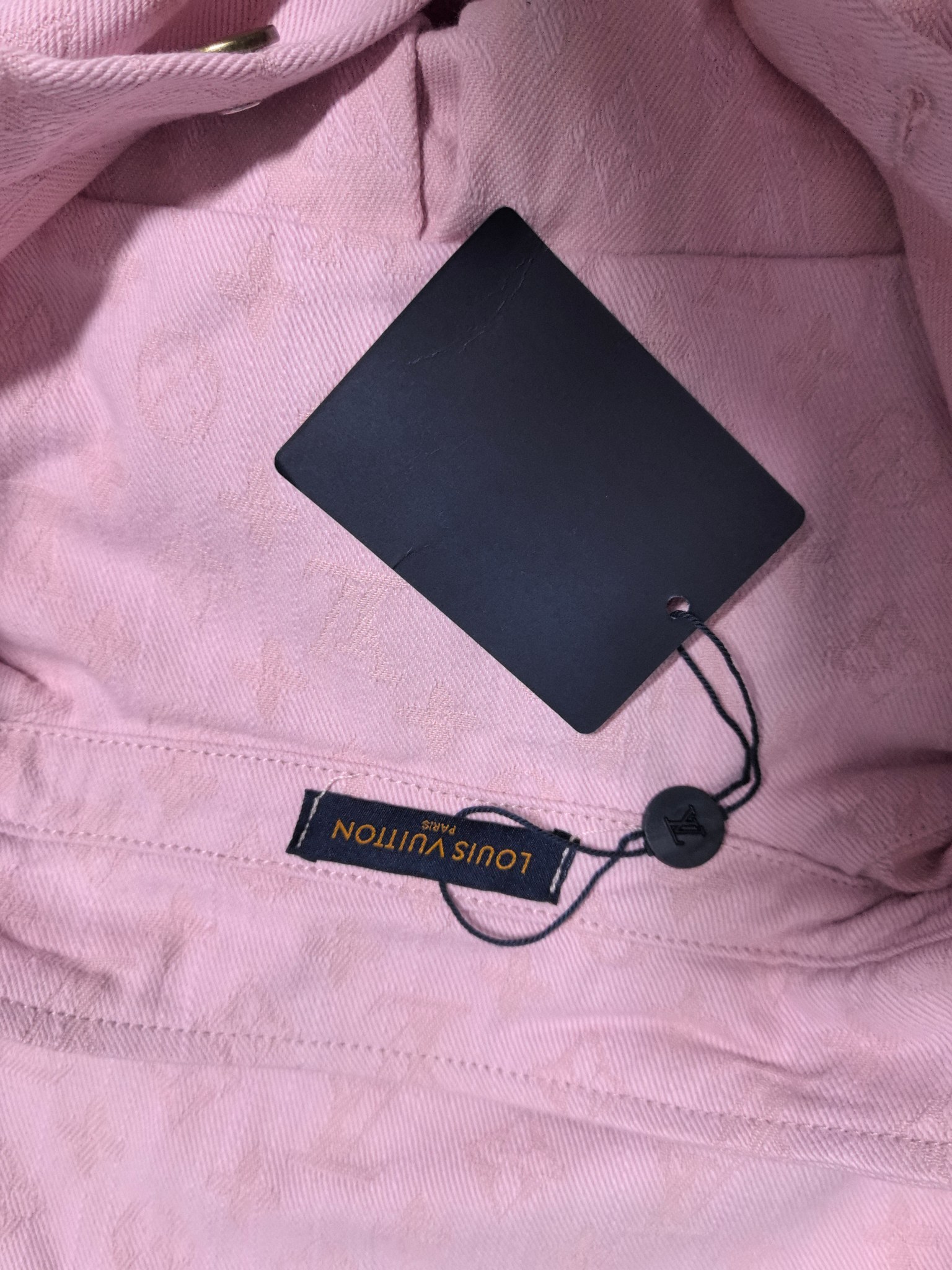 LV高仿粉色立體壓紋襯衫 清新柔色雙口袋男士上衣|超A仿原單精品圖片 7 LV高仿粉色立體壓紋襯衫 清新柔色雙口袋男士上衣|歐美奢侈品精品推薦